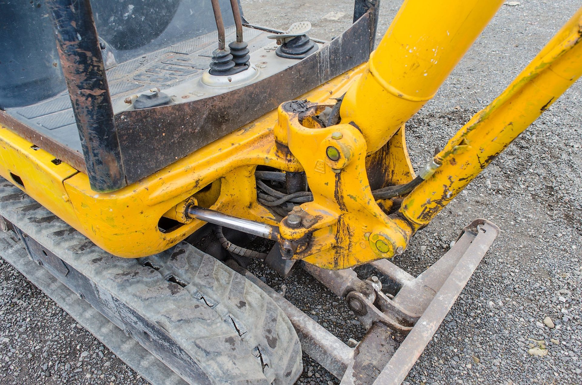 JCB 8014 CTS 1.5 tonne rubber tracked mini excavator Year: 2006 S/N: E1156801 Recorded Hours: 943 - Image 14 of 20