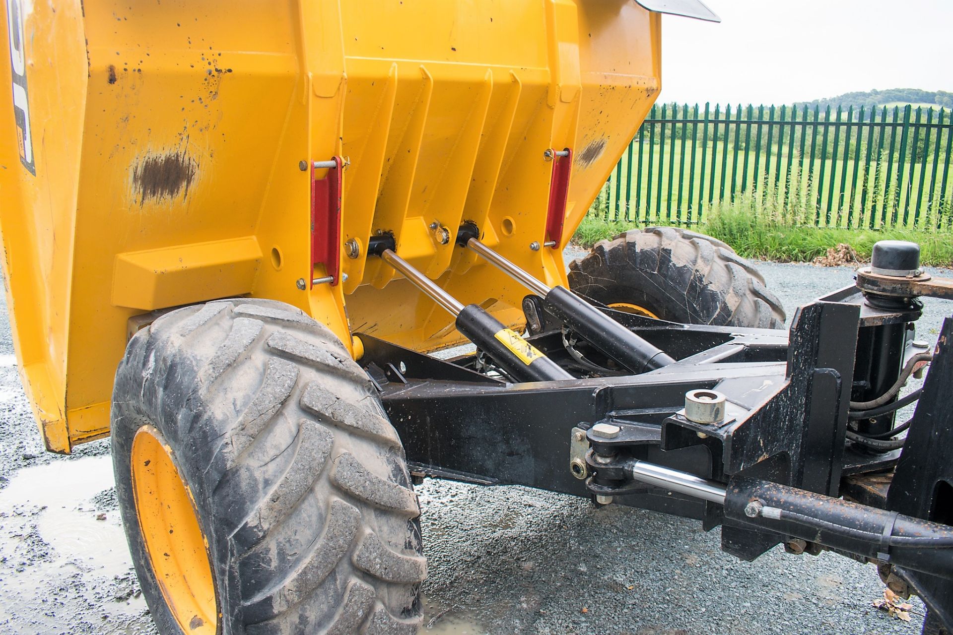 JCB 9T FT 9 tonne straight skip dumper Reg No: MA67 NUH   c/w V5 Road Reg Certificate Year: 2017 S/ - Image 10 of 20