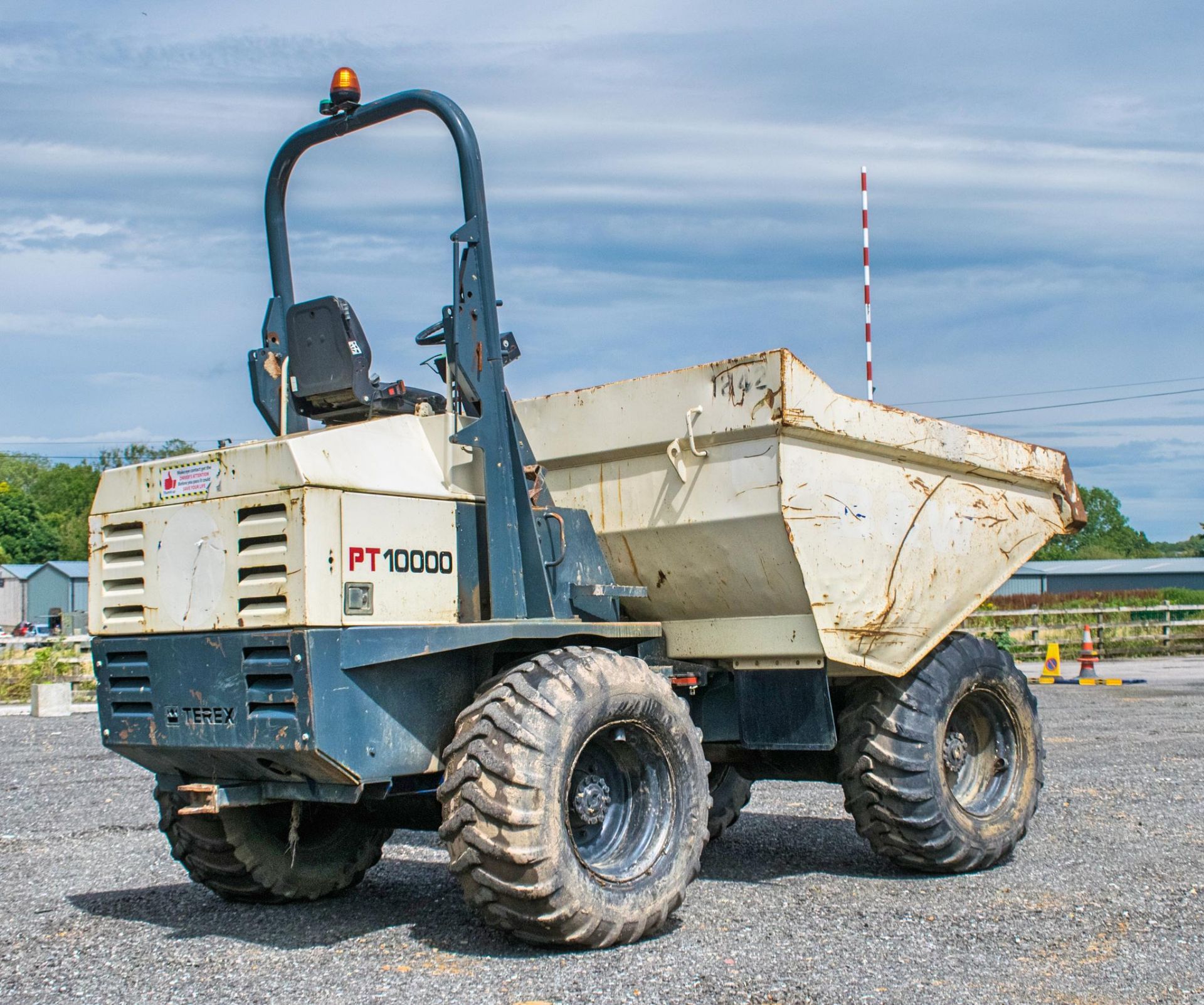 Terex PT10000 9 tonne straight skip dumper Year: 2008 S/N: 803MM061 Recorded hours: Not displayed ( - Image 4 of 19