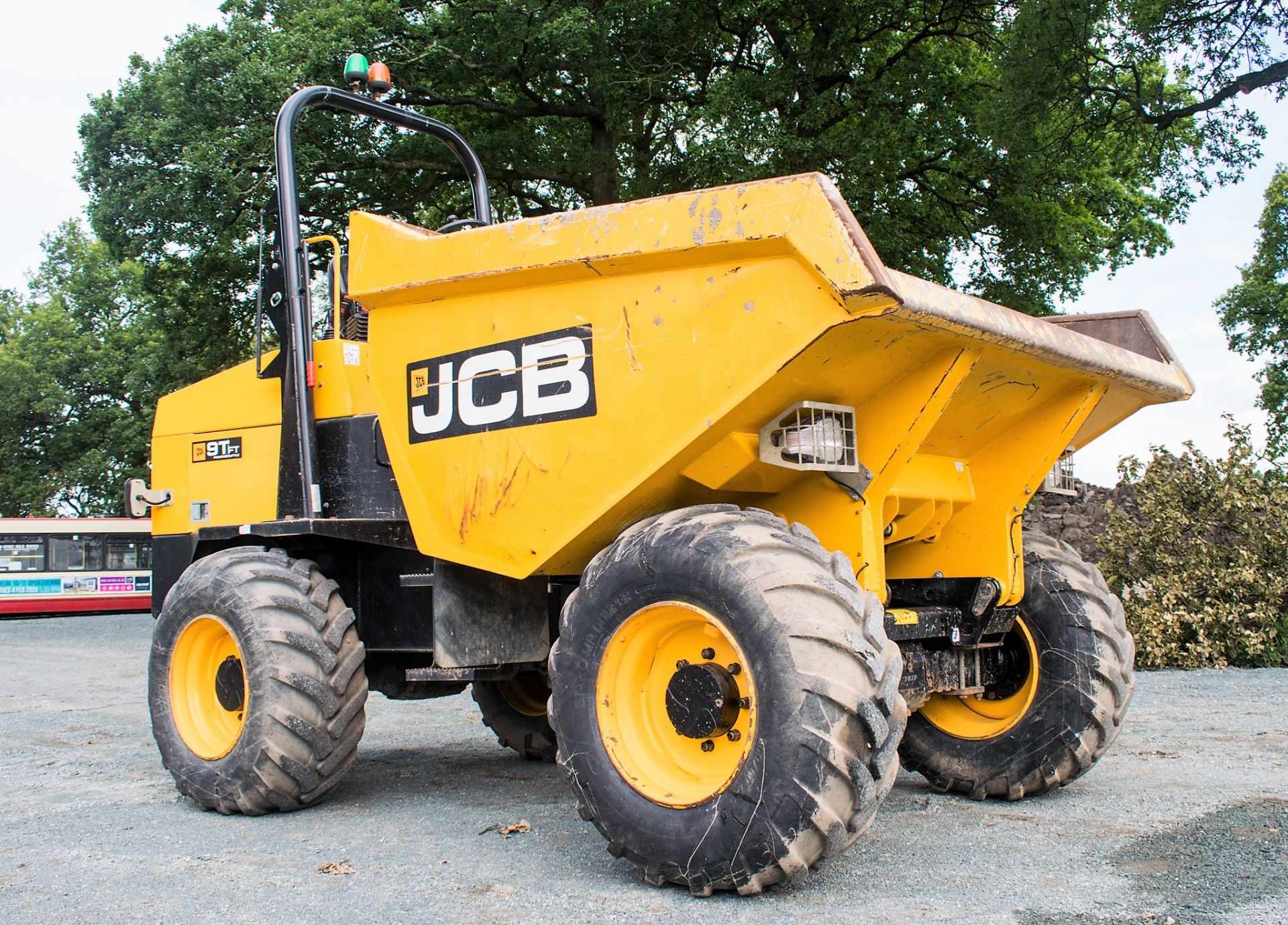 JCB 9T FT 9 tonne straight skip dumper Reg No: MA67 NUH   c/w V5 Road Reg Certificate Year: 2017 S/ - Image 2 of 20