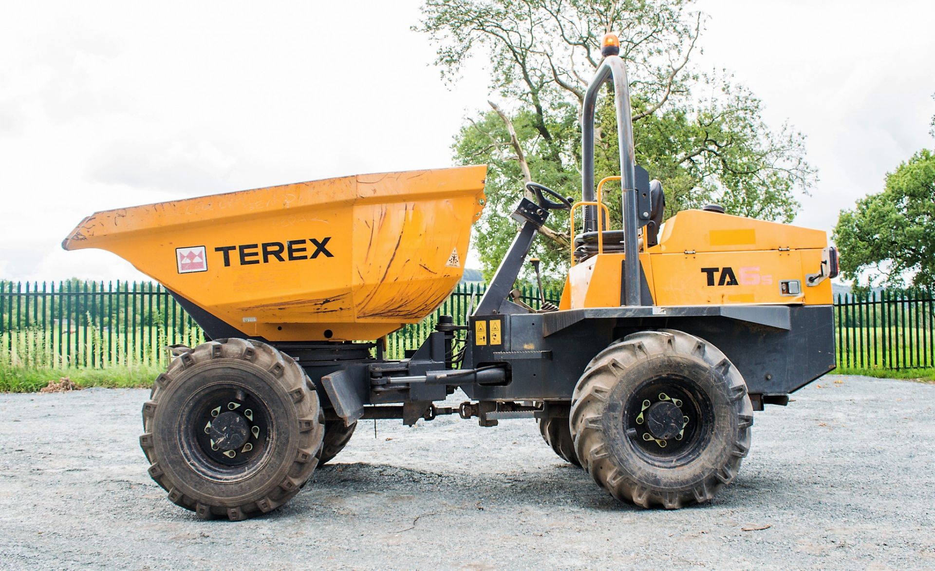 Terex 6 tonne swivel skip dumper Reg: Q452 NAL  c/w V5 Road Reg Certificate Year: 2014 S/N: - Image 7 of 20