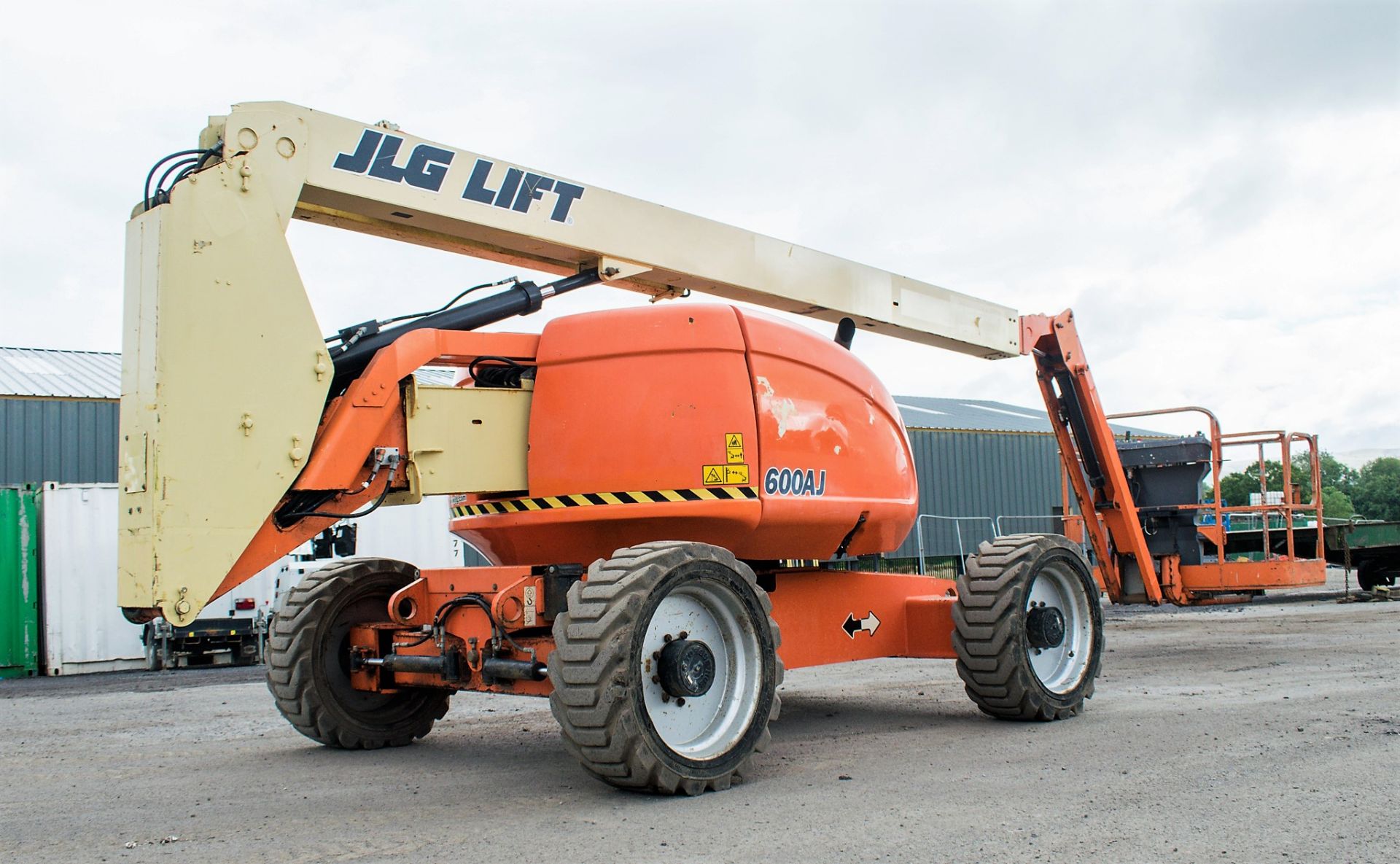 JLG 600AJ diesel driven 4WD articulated boom access platform Year: 2007 S/N: 23275 Recorded Hours: - Image 3 of 17