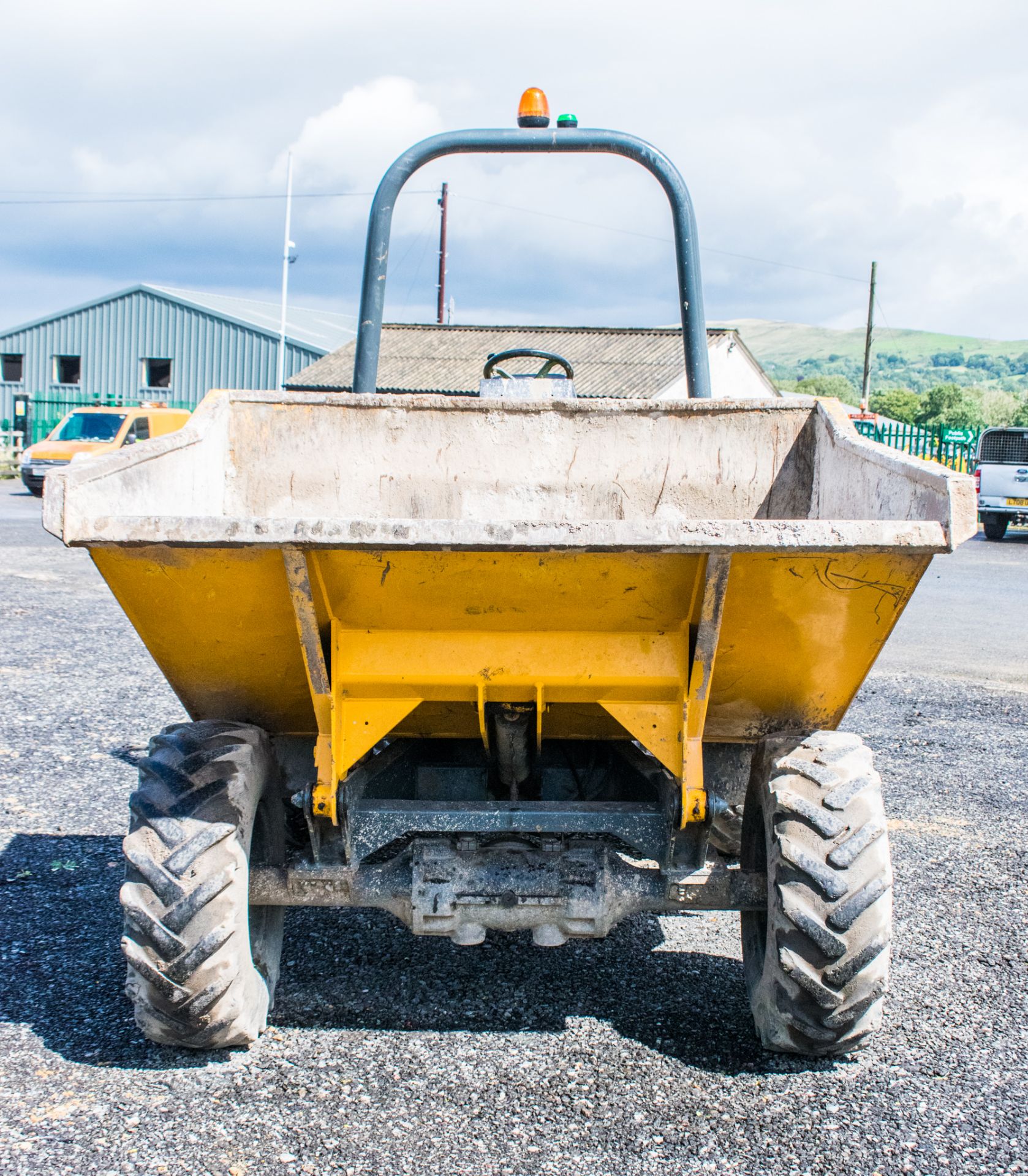 Benford Terex 3 tonne straight skip - Image 5 of 19