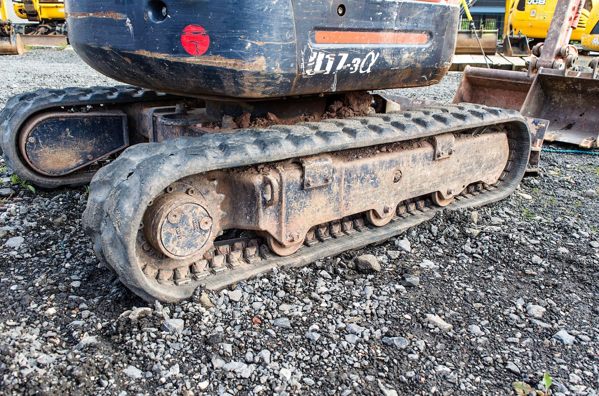 Kubota U17-3 1.7 tonne rubber tracked mini excavator Year: 2011 S/N: H13948 Recorded Hours: 2779 - Image 8 of 20