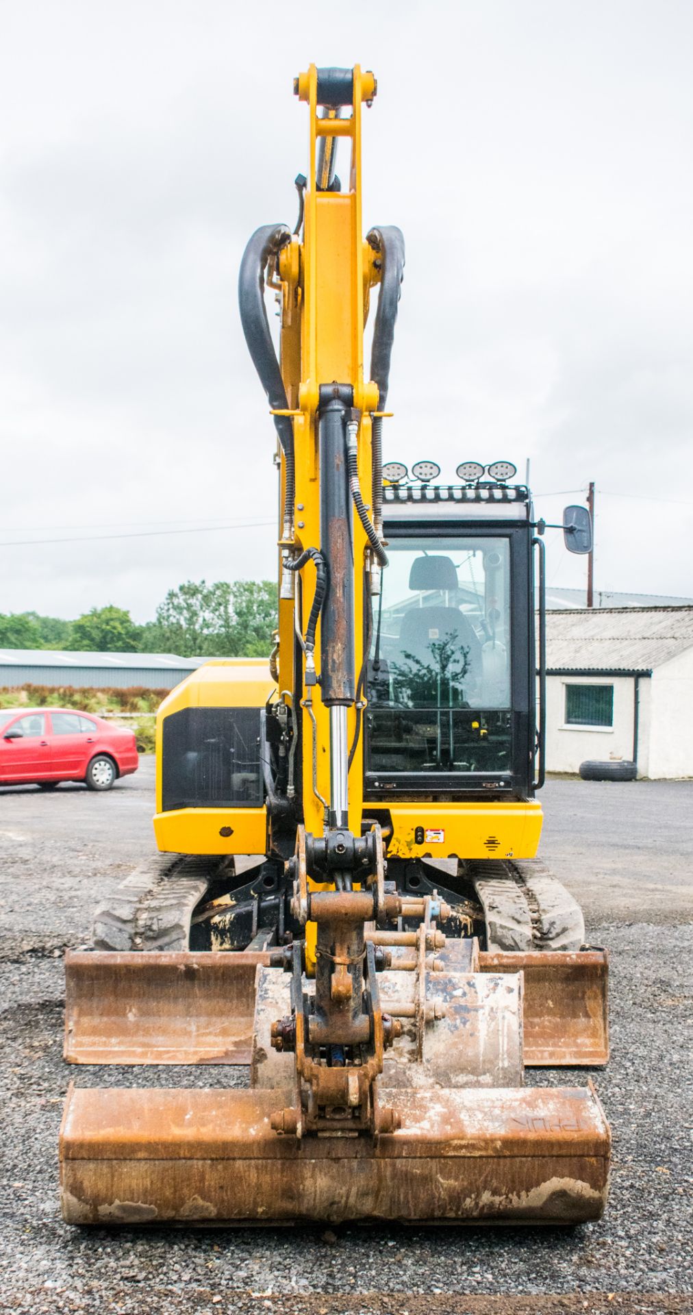 JCB 86 C-1 8 tonne rubber tracked excavator Year: 2017 S/N: 42716 Recorded Hours: 2530 piped, blade, - Image 5 of 19