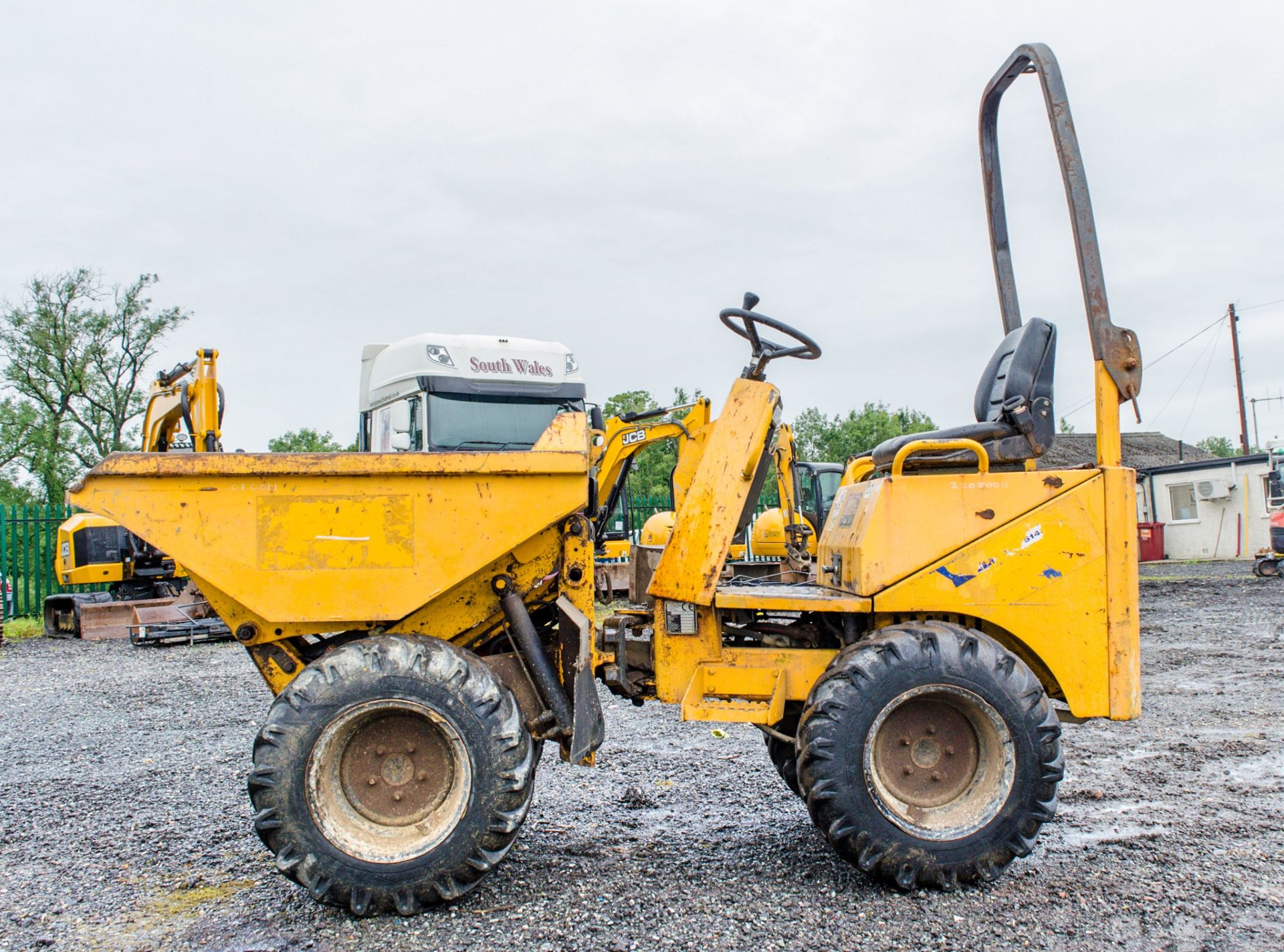 Thwaites 1 tonne hydrostatic dumper Year: 2005 S/N: 503A7990 Recorded Hours: 3044 220E0011 - Image 7 of 19