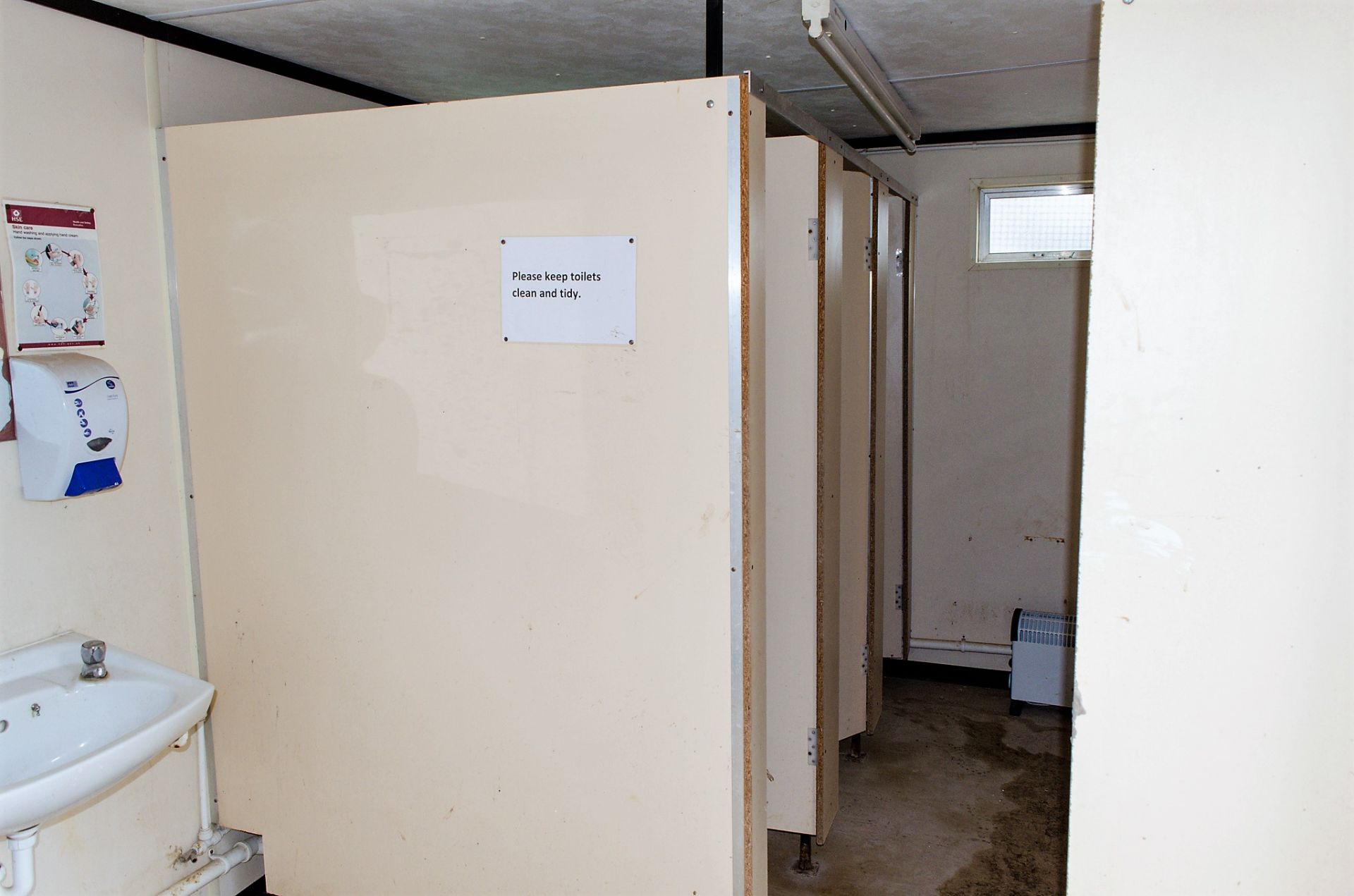 21 ft x 9 ft steel anti vandal toilet/drying room site unit Comprising of 3 urinals, 3 cubicles, 3 - Image 6 of 12