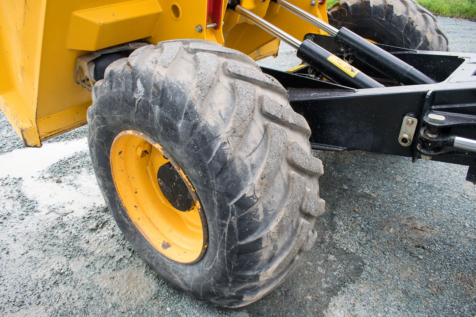 JCB 9T FT 9 tonne straight skip dumper Reg No: MA67 NUH   c/w V5 Road Reg Certificate Year: 2017 S/ - Image 13 of 20