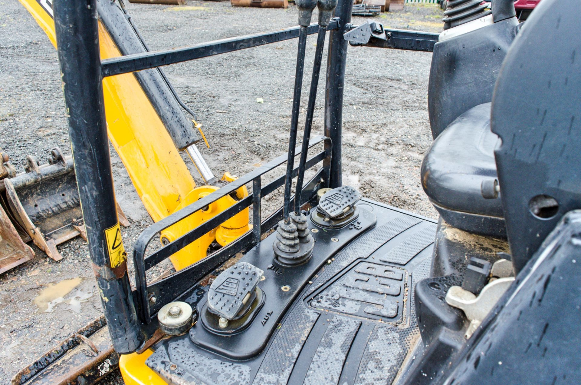 JCB 8014 CTS 1.5 tonne rubber tracked mini excavator Year: 2014 S/N: 2070464 Recorded Hours: 1102 - Image 18 of 20