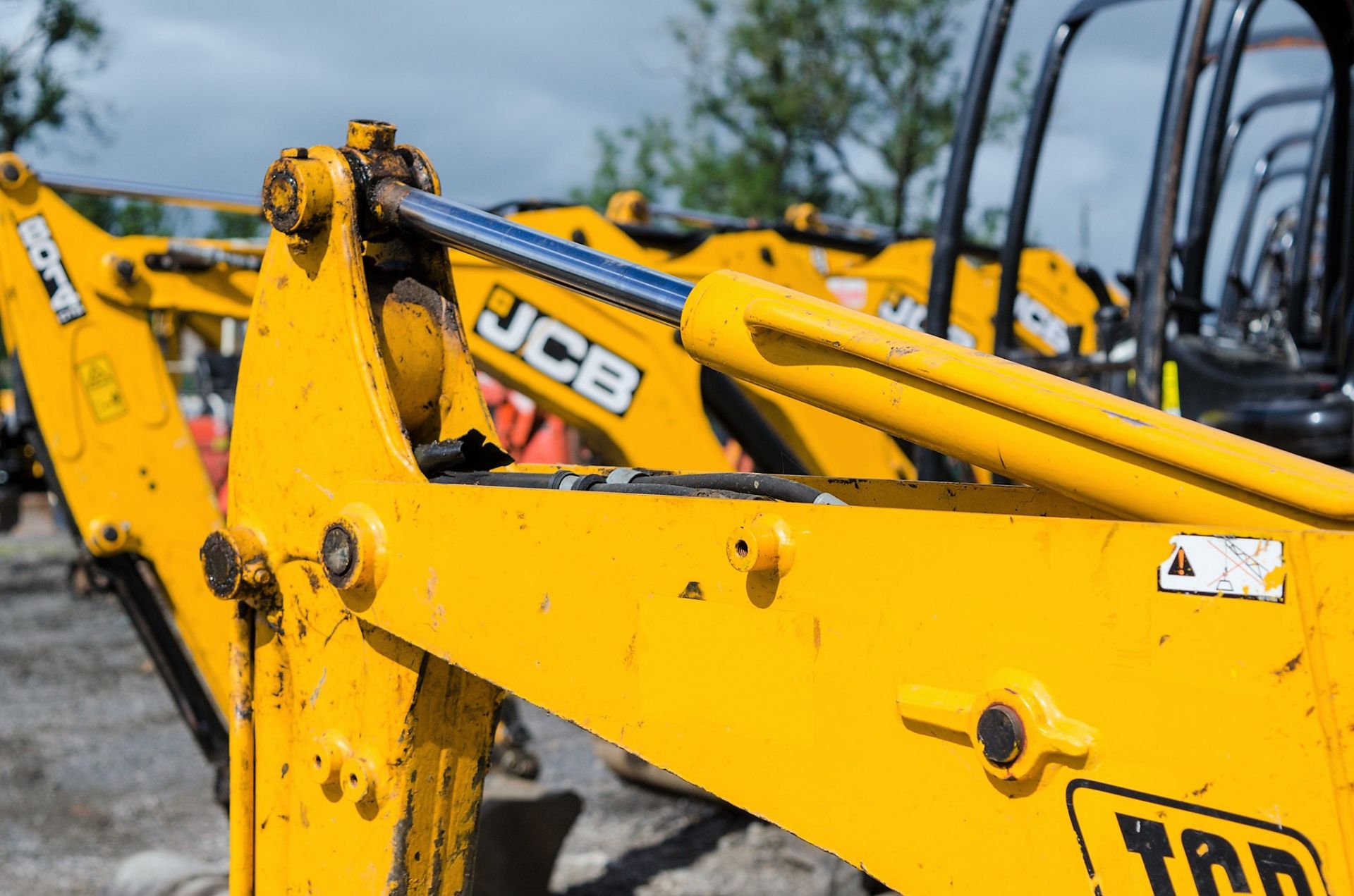 JCB 8008 0.8 tonne rubber tracked micro excavator Year: 2005 S/N: 1148435 Recorded Hours: 3261 - Image 12 of 19