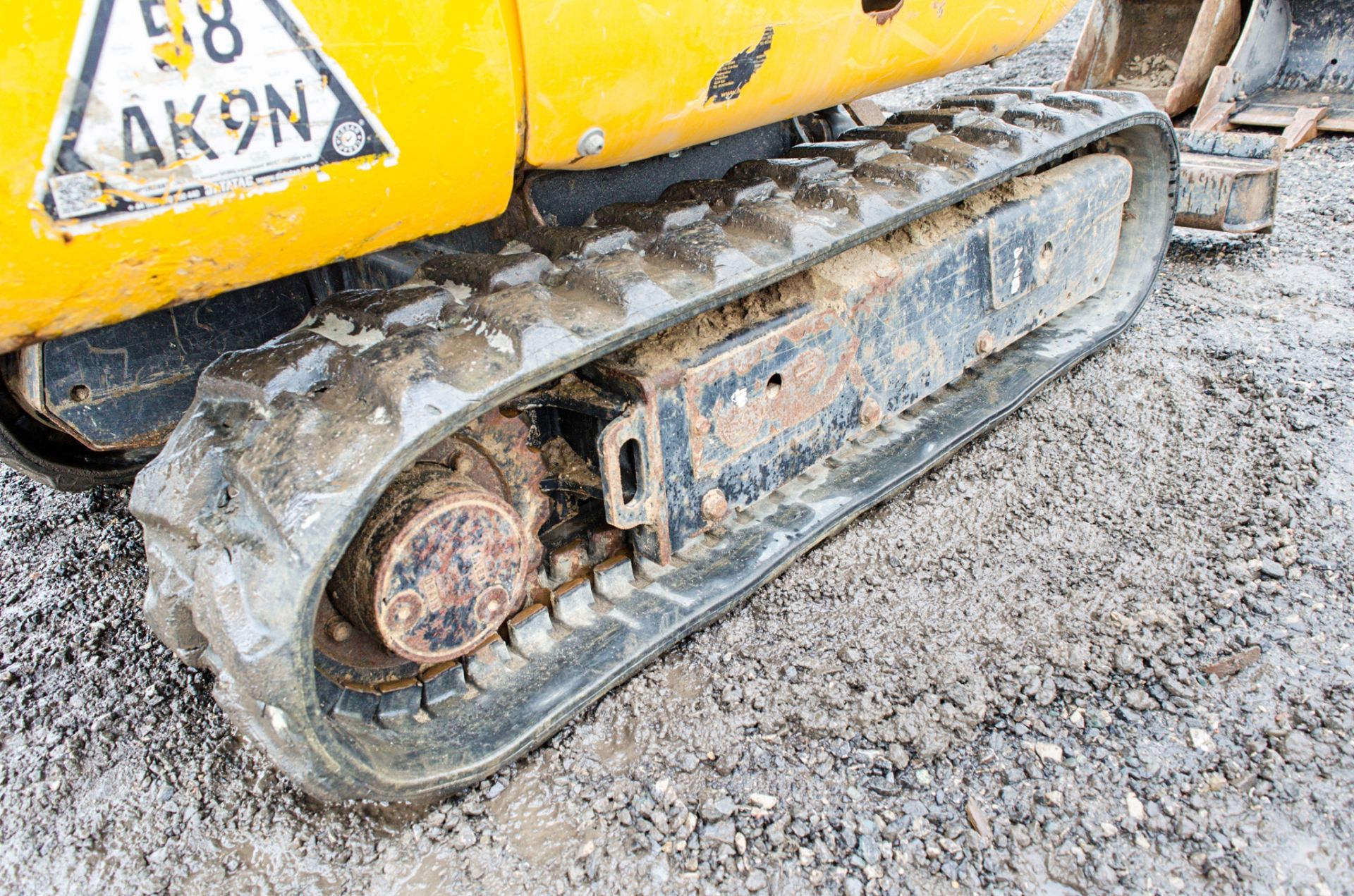 JCB 8014 CTS 1.5 tonne rubber tracked mini excavator Year: 2014 S/N: 2070464 Recorded Hours: 1102 - Image 9 of 20