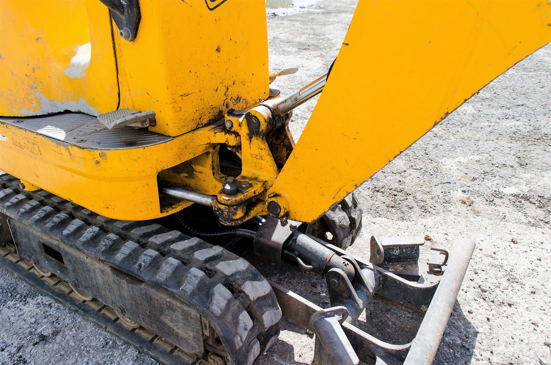 JCB 8008 0.8 tonne rubber tracked micro excavator Year: 2005 S/N: 1148435 Recorded Hours: 3261 - Image 14 of 19