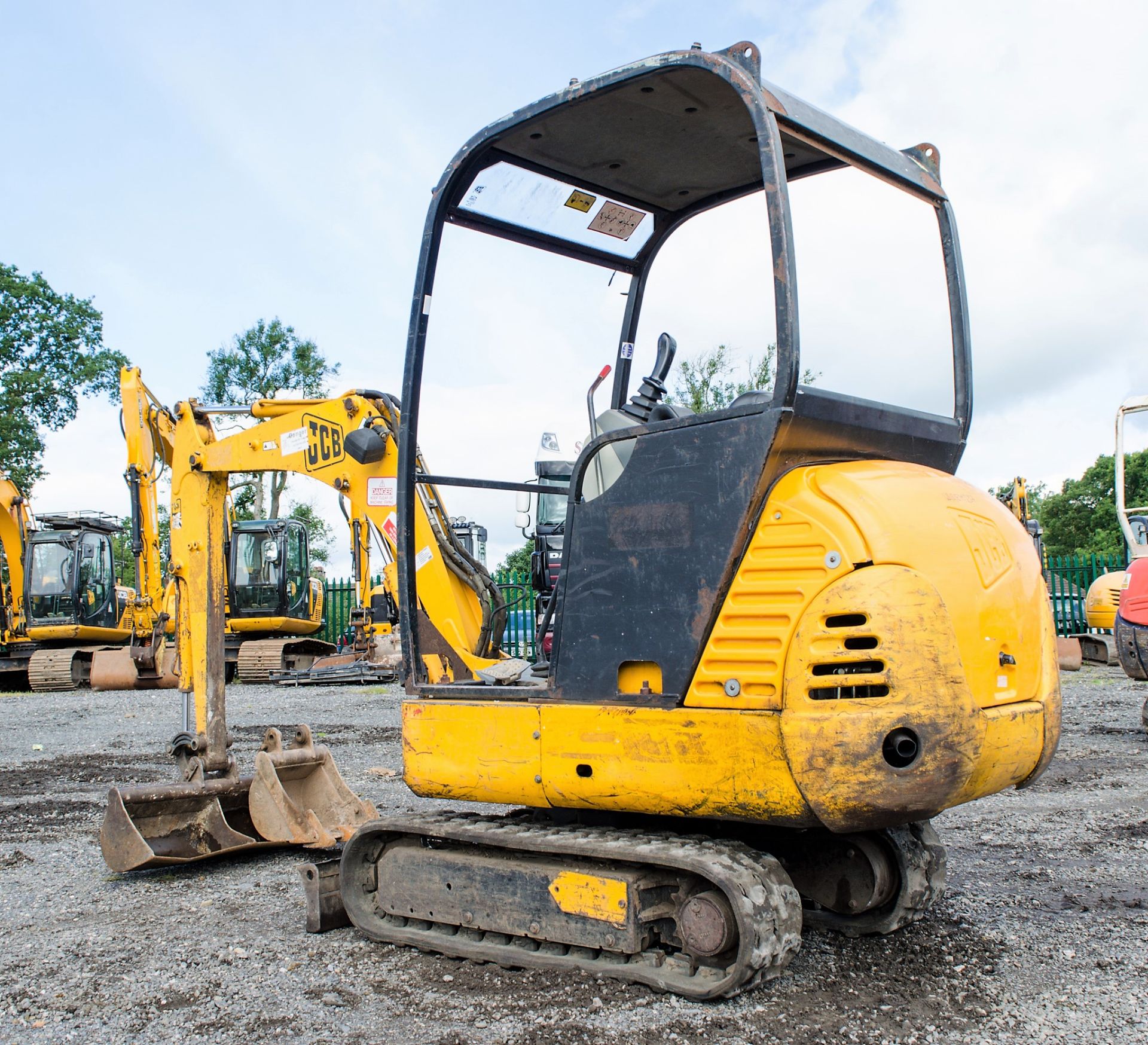 JCB 8014 1.5 tonne rubber tracked mini excavator Year: 2004 S/N: E1021487 Recorded Hours: 4165 blade - Image 4 of 20