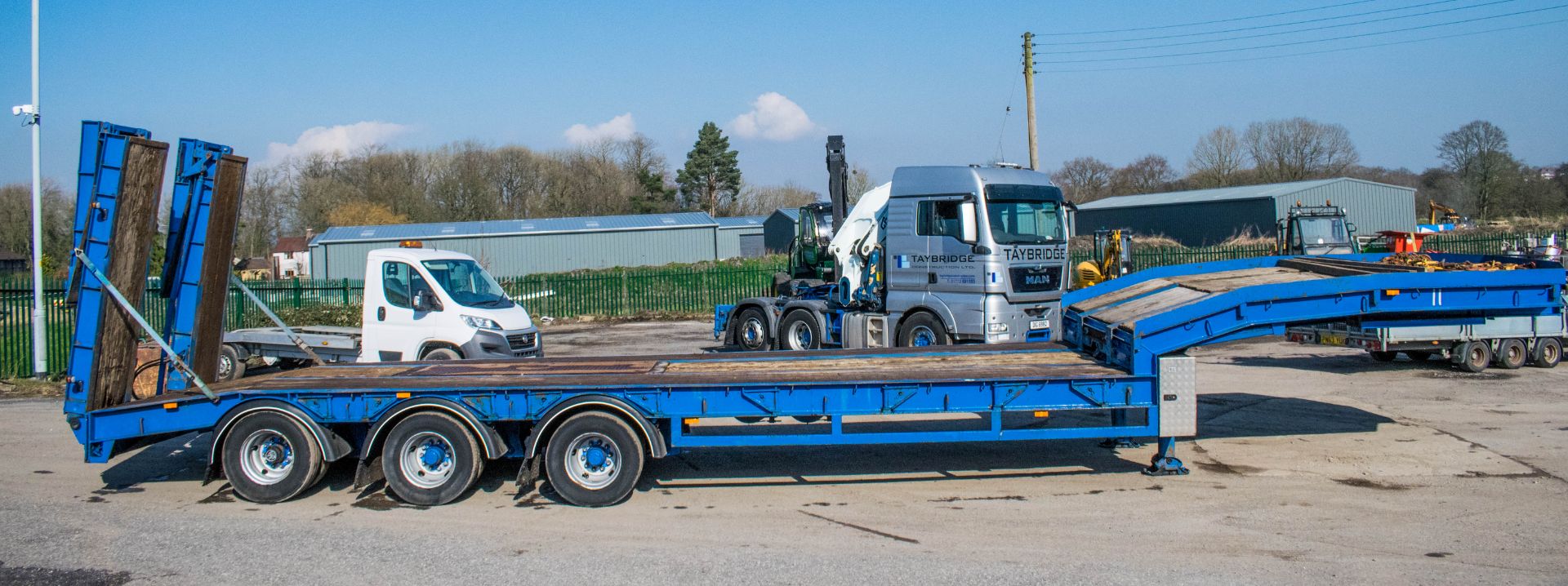 Tirsan tri-axle step frame low loader trailer Year: 2002 Reg: C113884 S/N: 220122 MOT Expires: 31/ - Image 8 of 12