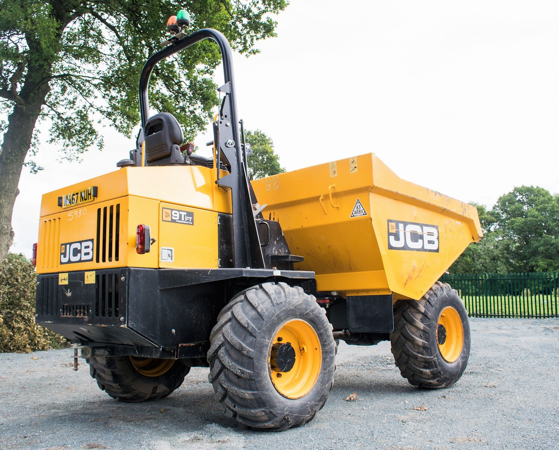 JCB 9T FT 9 tonne straight skip dumper Reg No: MA67 NUH   c/w V5 Road Reg Certificate Year: 2017 S/ - Image 3 of 20