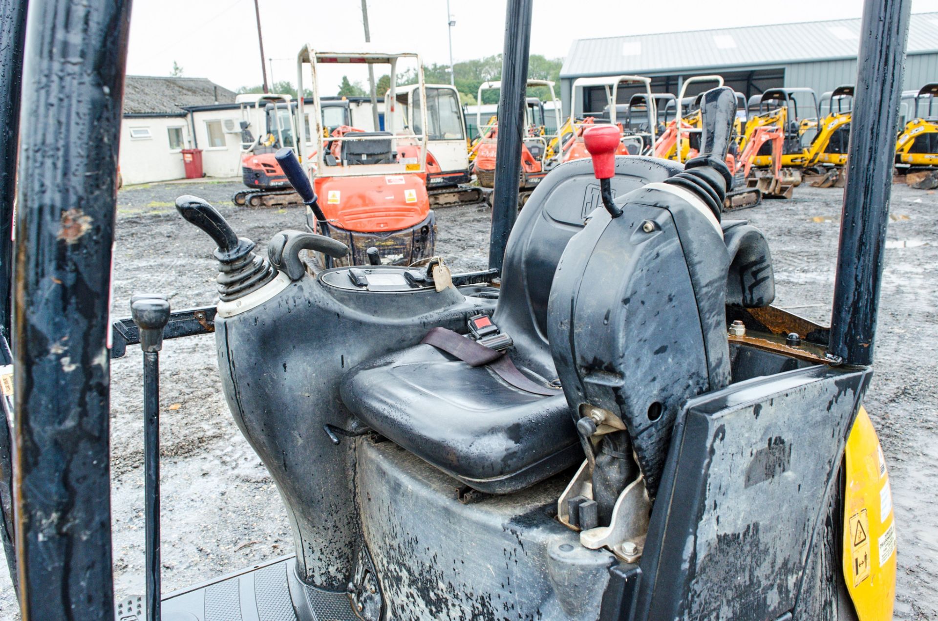 JCB 8014 CTS 1.5 tonne rubber tracked mini excavator Year: 2014 S/N: 2070507 Recorded Hours: 1678 - Image 15 of 19