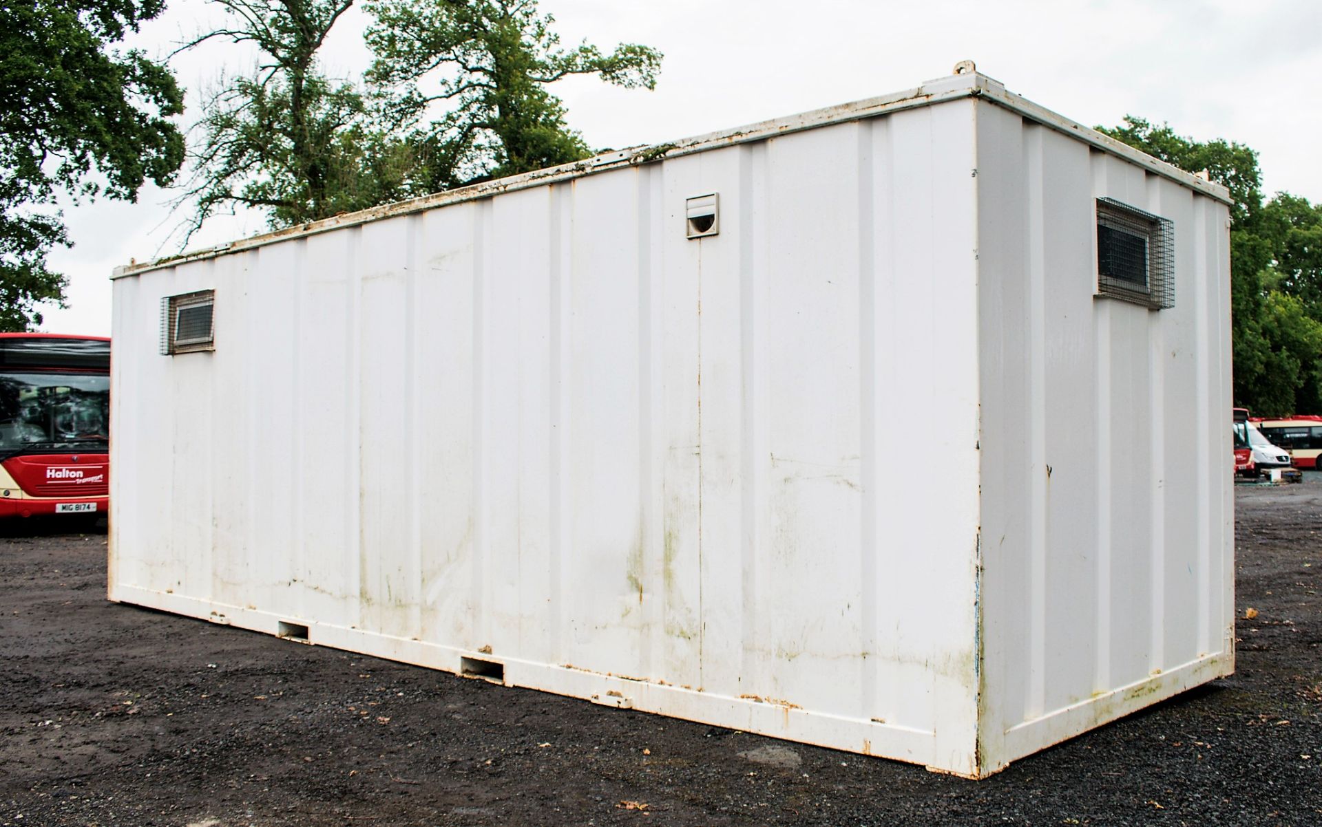 21 ft x 9 ft steel anti vandal toilet/drying room site unit Comprising of 3 urinals, 3 cubicles, 3 - Image 4 of 12