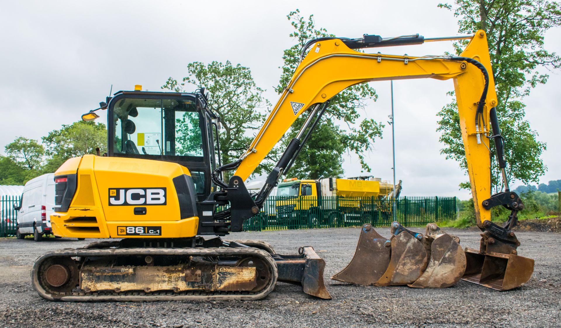 JCB 86 C-1 8 tonne rubber tracked excavator Year: 2017 S/N: 42716 Recorded Hours: 2530 piped, blade, - Image 7 of 19