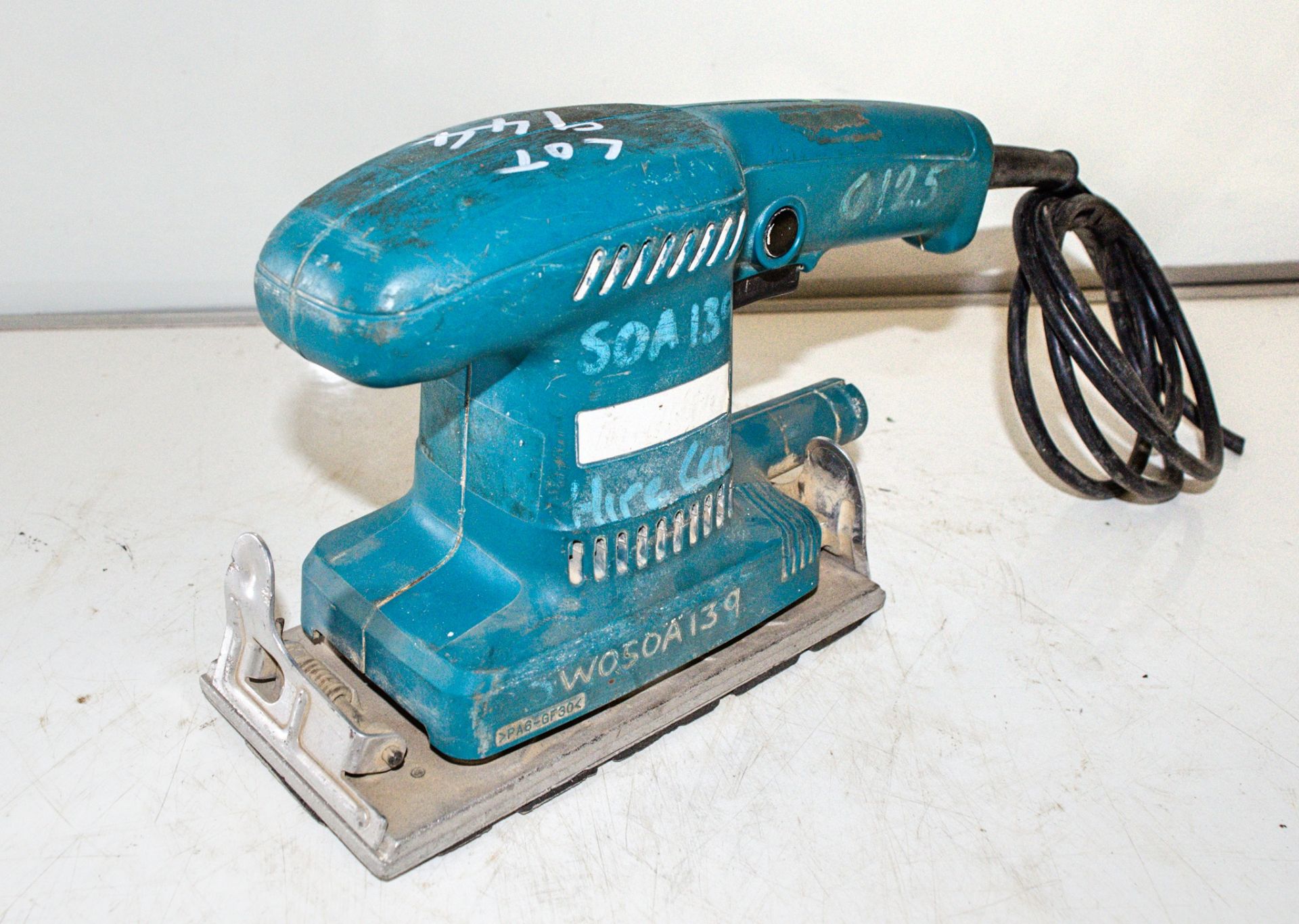 Makita 240v sander ** Cord cut **