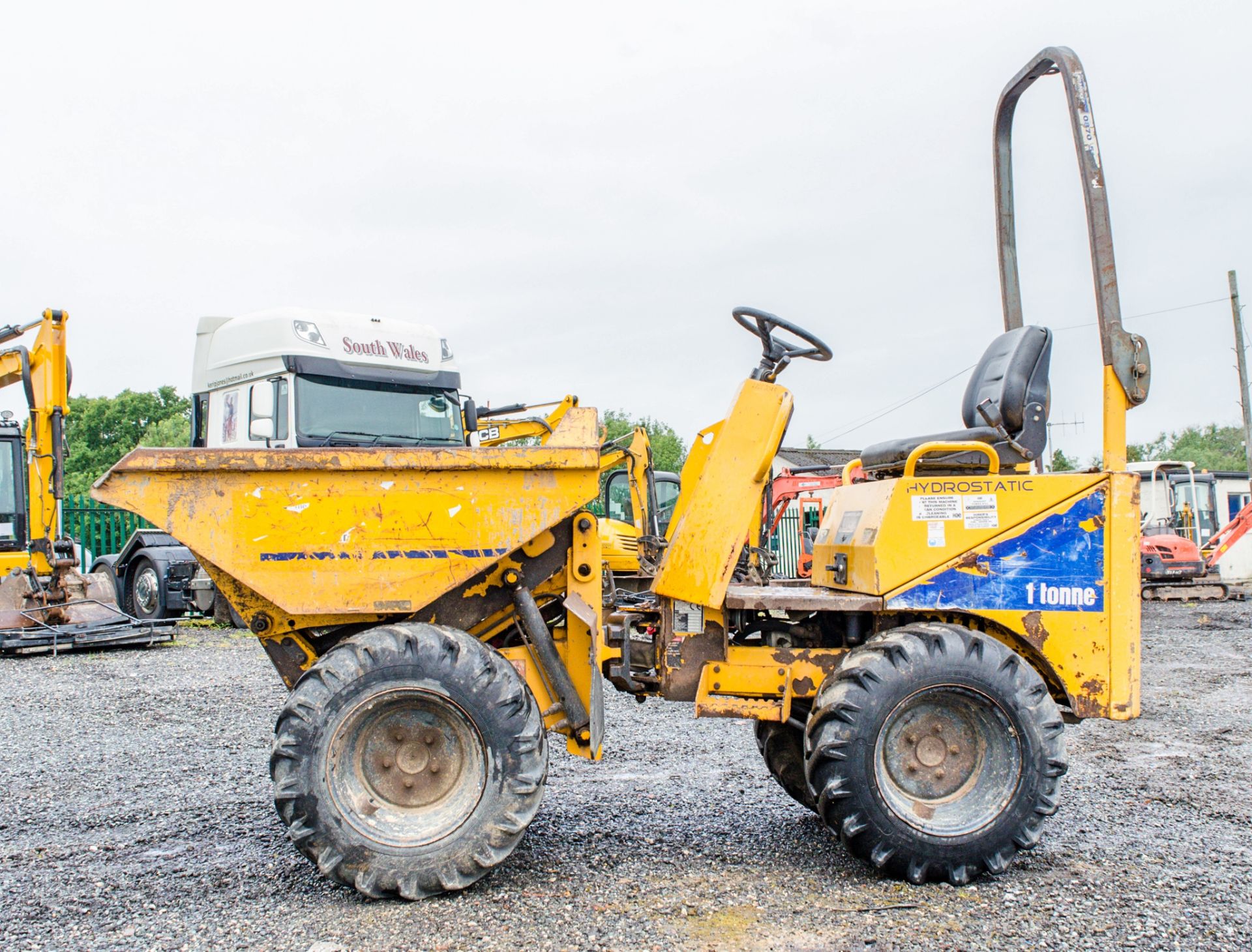 Thwaites 1 tonne hydrostatic dumper Year: 2006 S/N: 605A9416 Recorded Hours: 3065 220E0049 - Image 7 of 19