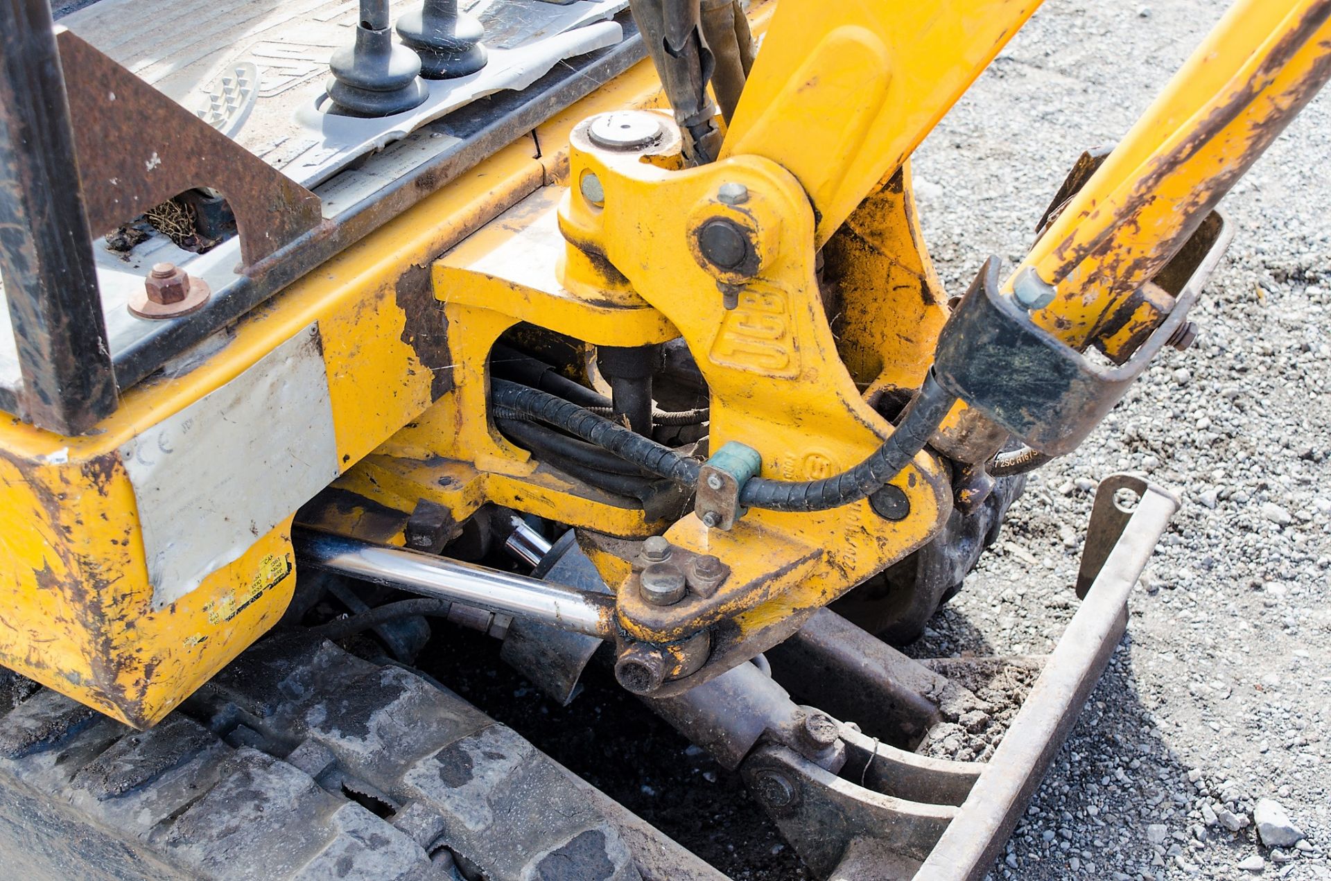 JCB 8014 1.5 tonne rubber tracked mini excavator Year: 2004 S/N: E1021487 Recorded Hours: 4165 blade - Image 14 of 20