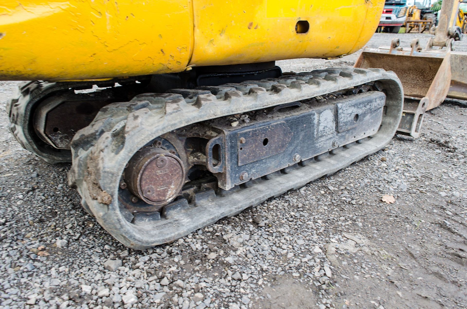 JCB 8014 CTS 1.5 tonne rubber tracked mini excavator Year: 2006 S/N: E1156801 Recorded Hours: 943 - Image 9 of 20