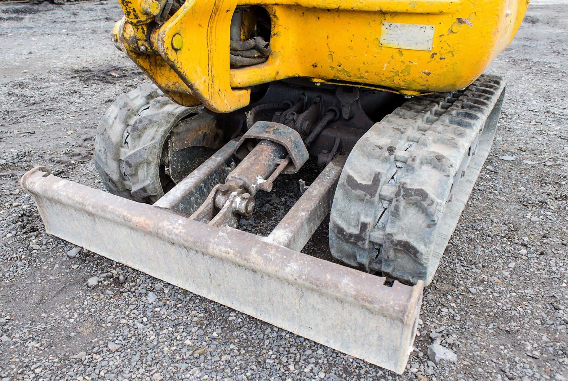 JCB 8014 CTS 1.5 tonne rubber tracked mini excavator Year: 2006 S/N: E1156801 Recorded Hours: 943 - Image 12 of 20