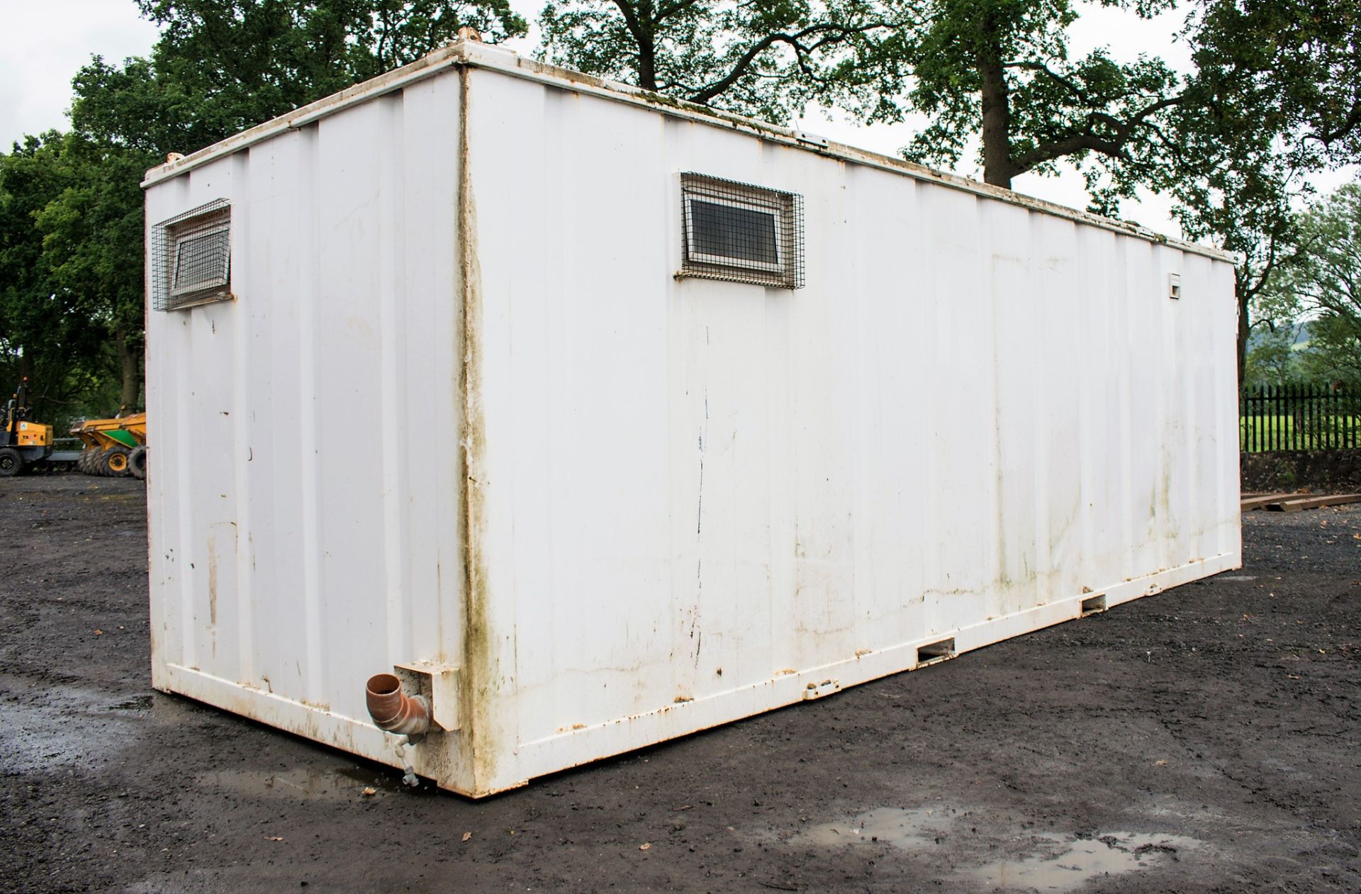 21 ft x 9 ft steel anti vandal toilet/drying room site unit Comprising of 3 urinals, 3 cubicles, 3 - Image 3 of 12