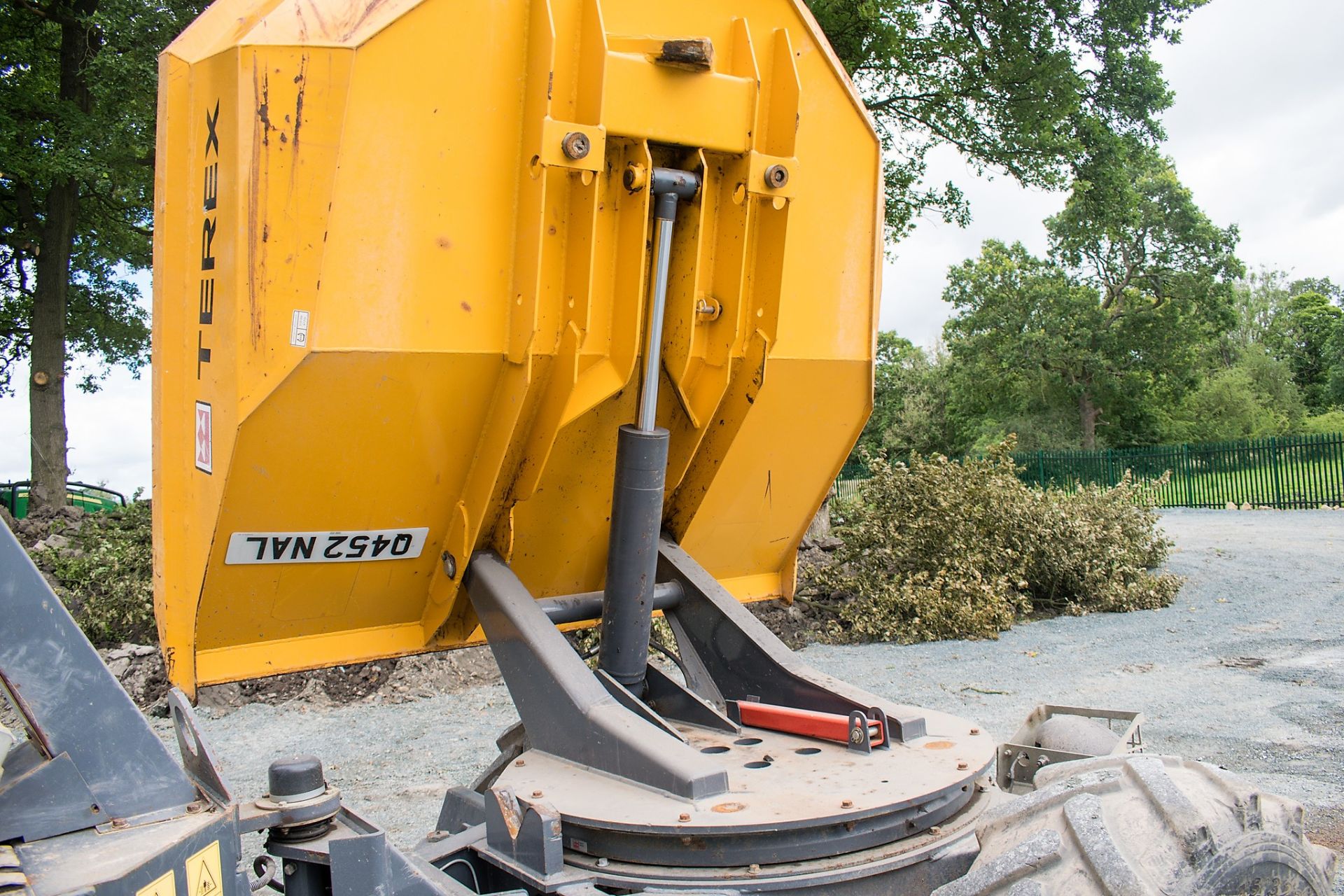 Terex 6 tonne swivel skip dumper Reg: Q452 NAL  c/w V5 Road Reg Certificate Year: 2014 S/N: - Image 10 of 20