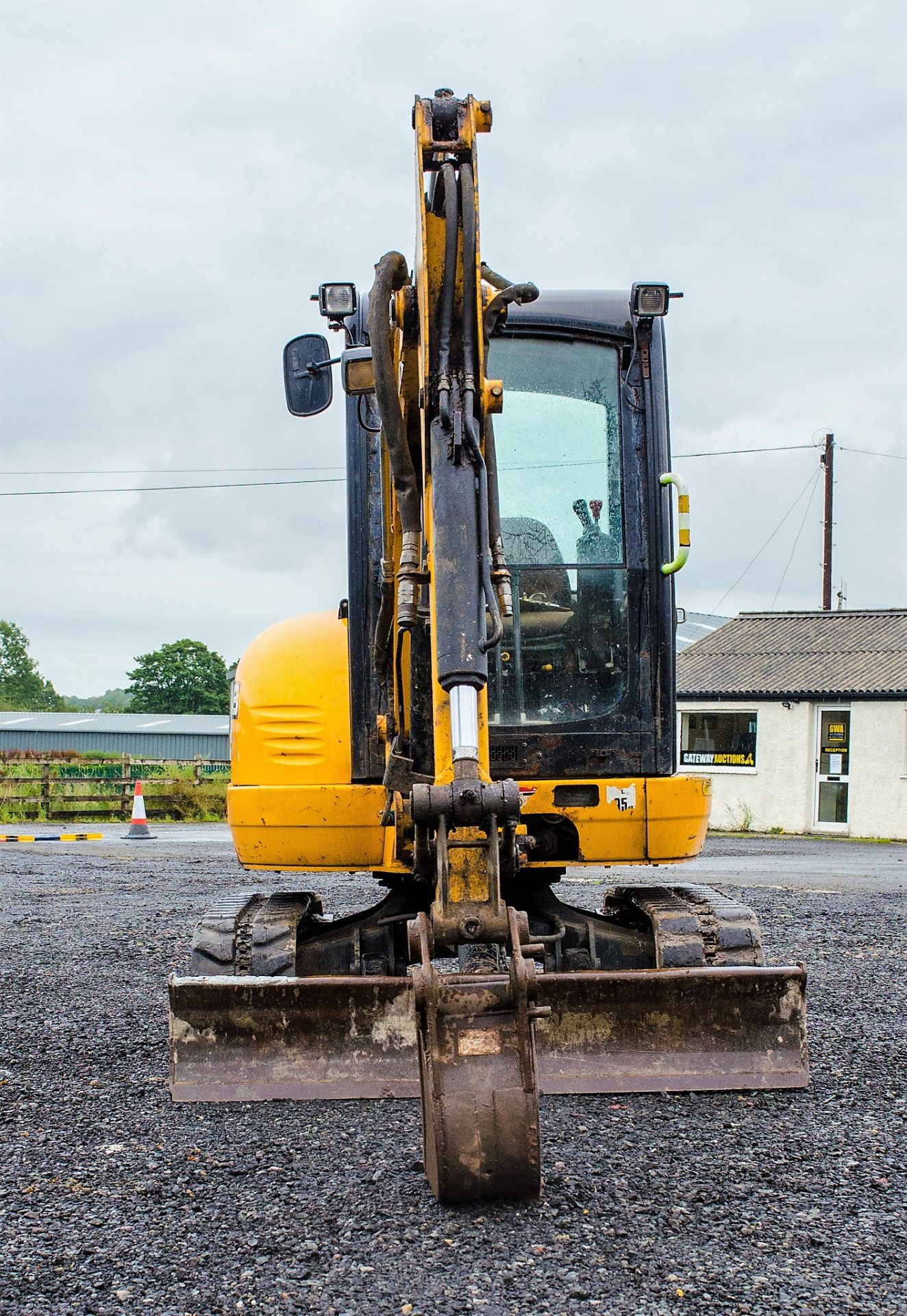 JCB 8030 3 tonne rubber tracked mini excavator Year: 2012 S/N: 2021567 Recorded Hours: 3523 blade, - Image 5 of 21