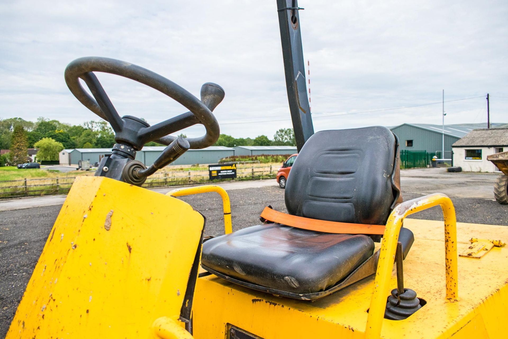 Thwaites 6 tonne straight skip dumper  Year: 2005 S/N: A5574 Recorded hours: 3852 1690 - Image 16 of 18