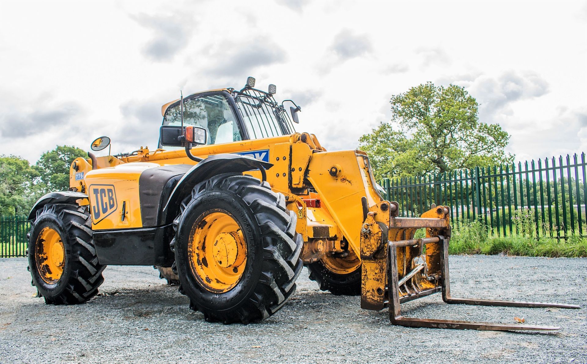 JCB 535-95 9.5 metre telescopic handler Registration Number: CX04 FME Year: 2004 S/N: 1066079 - Image 2 of 22