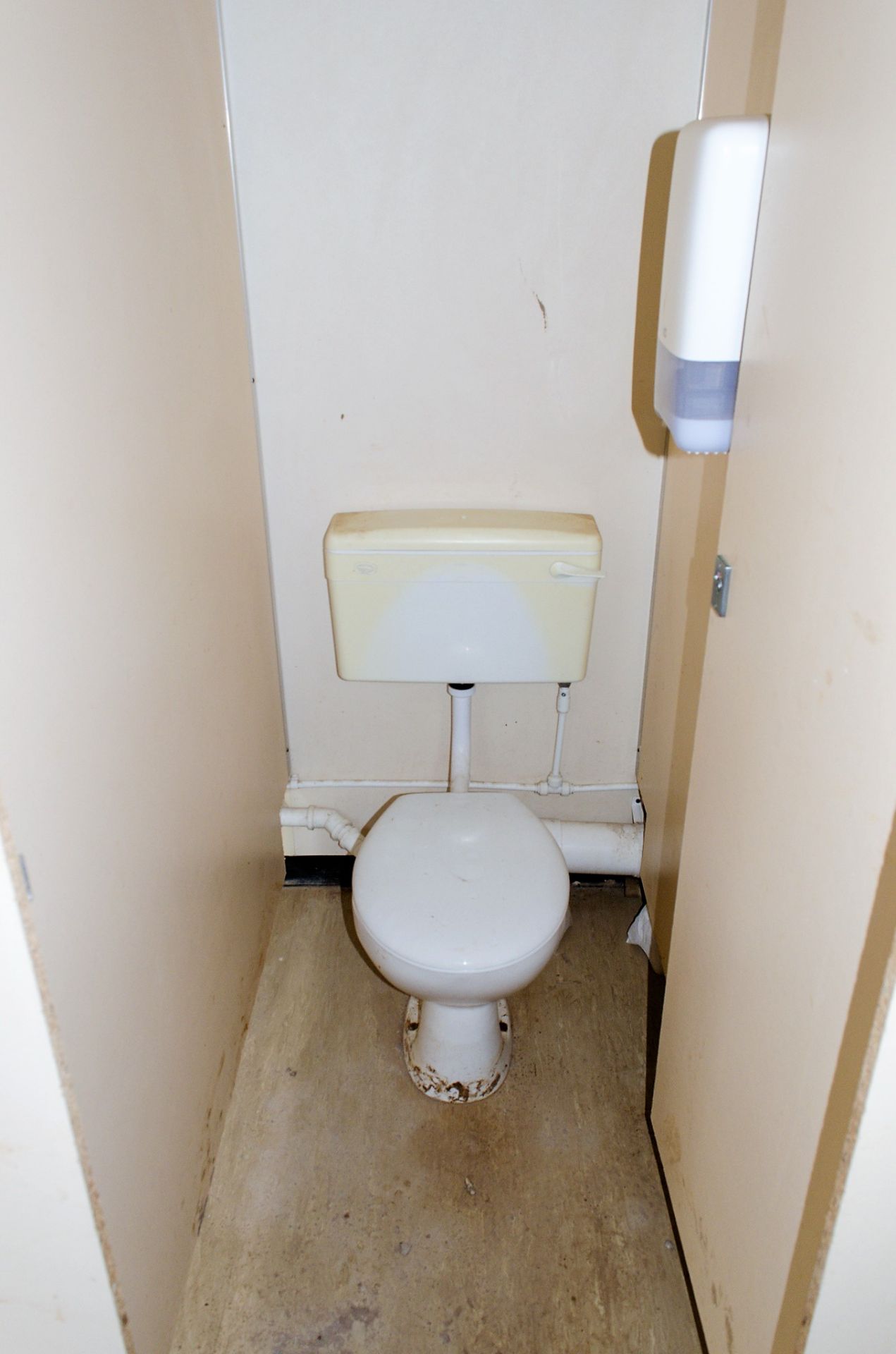 21 ft x 9 ft steel anti vandal toilet/drying room site unit Comprising of 3 urinals, 3 cubicles, 3 - Image 8 of 12