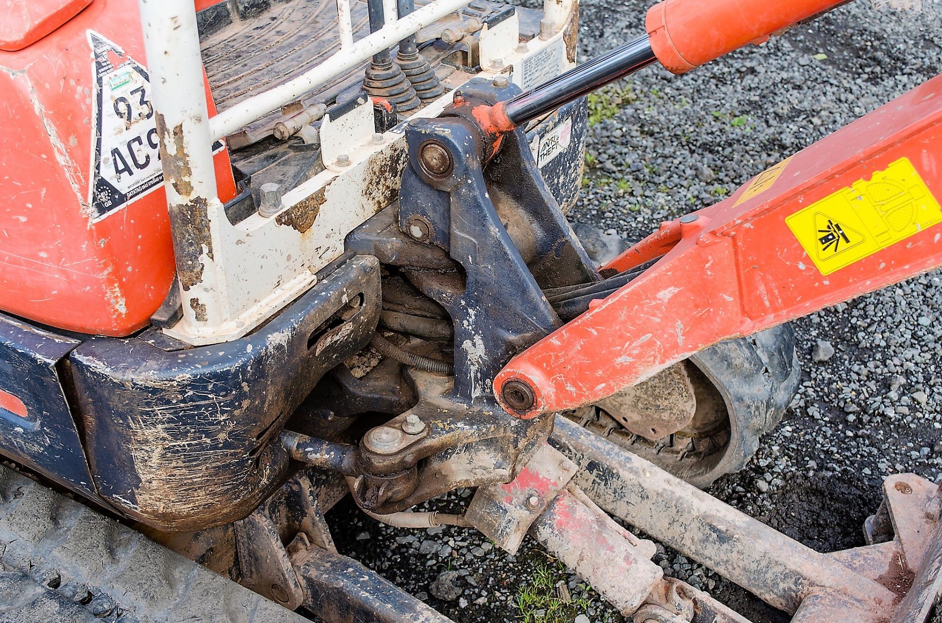 Kubota U17-3 1.7 tonne rubber tracked mini excavator Year: 2011 S/N: H13948 Recorded Hours: 2779 - Image 15 of 20