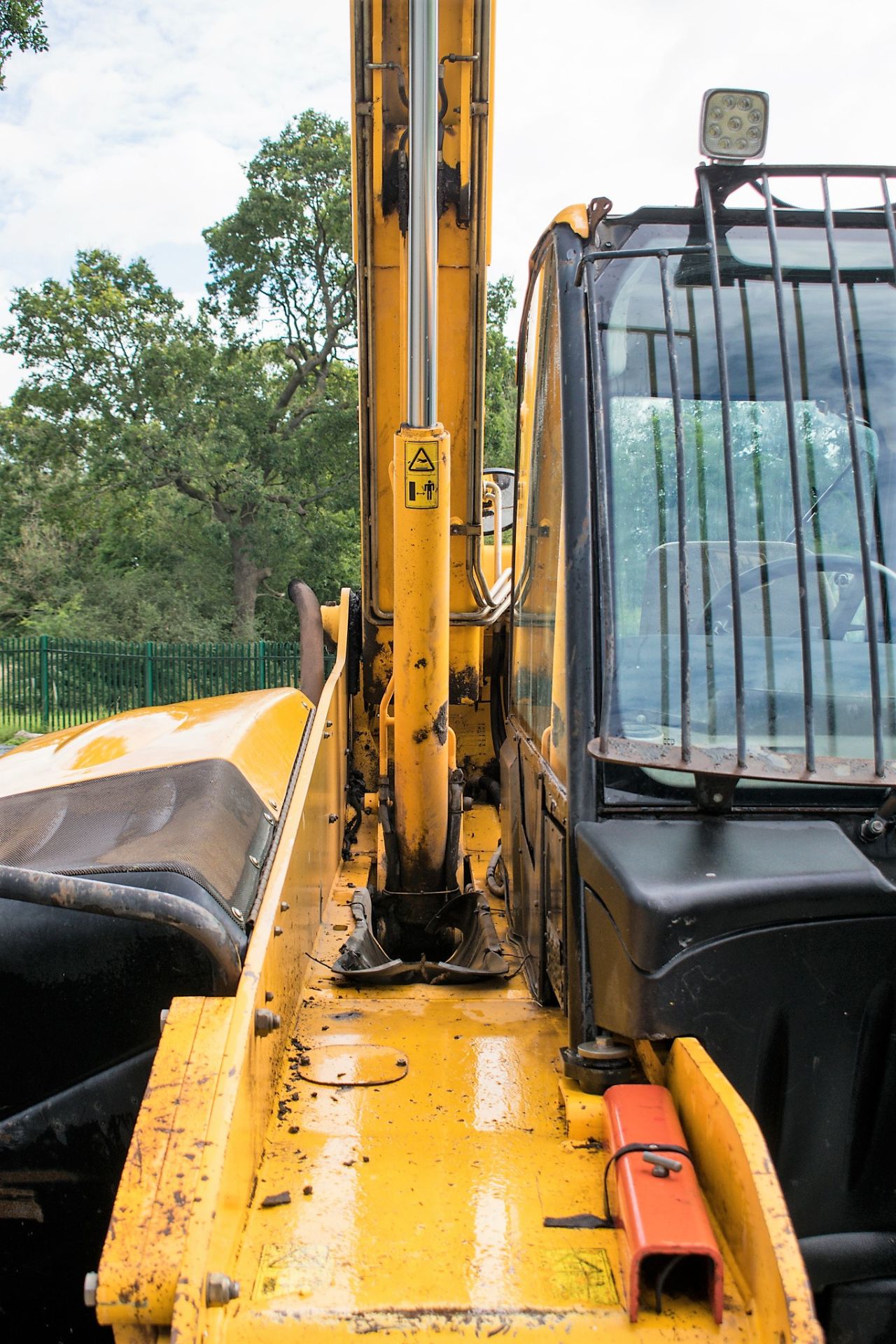 JCB 535-95 9.5 metre telescopic handler Registration Number: CX04 FME Year: 2004 S/N: 1066079 - Image 12 of 22