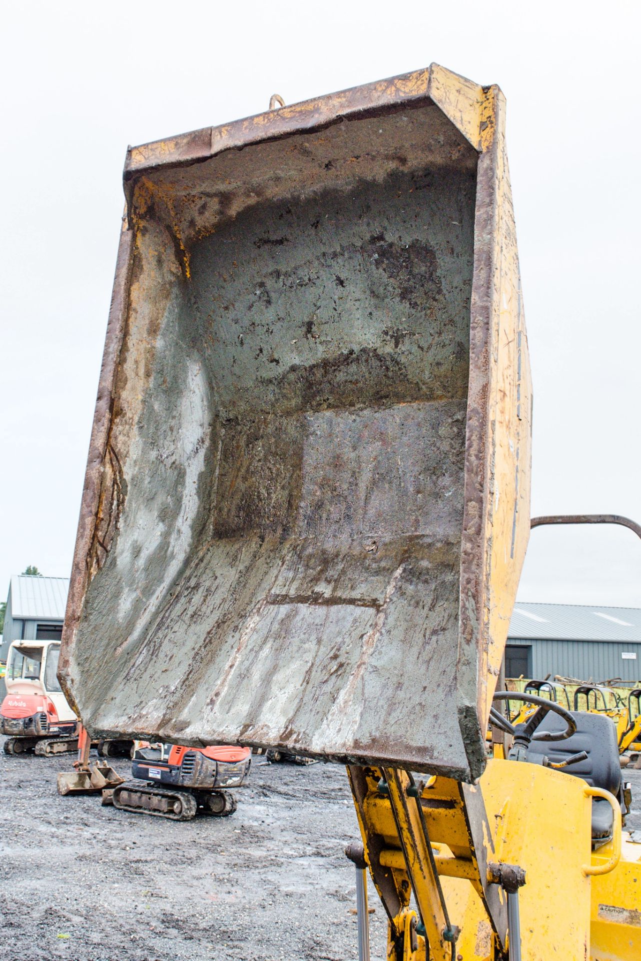 Thwaites 1 tonne hydrostatic dumper Year: 2006 S/N: 605A9416 Recorded Hours: 3065 220E0049 - Image 11 of 19