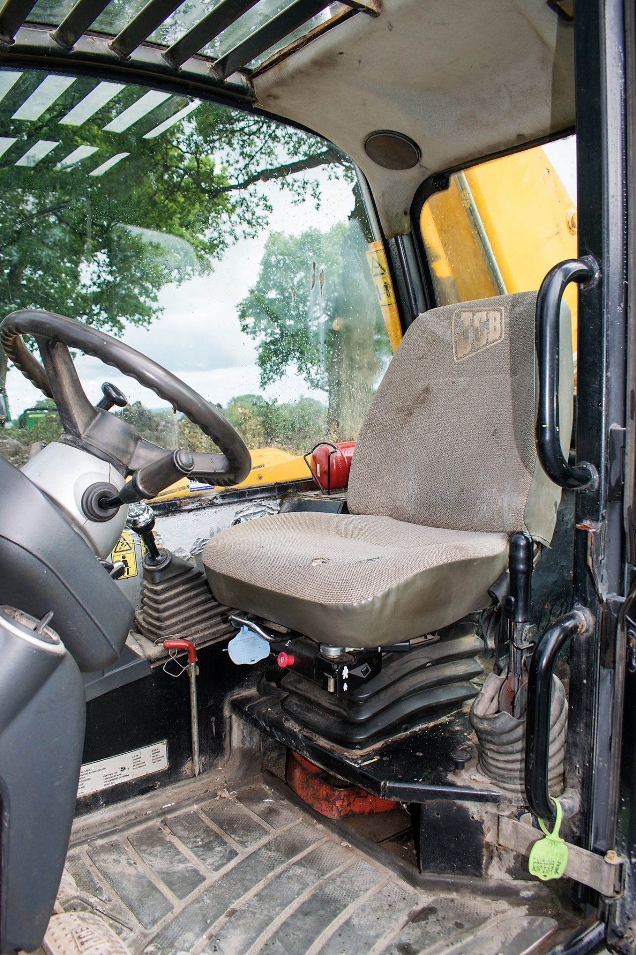 JCB 535-95 9.5 metre telescopic handler Registration Number: CX04 FME Year: 2004 S/N: 1066079 - Image 19 of 22