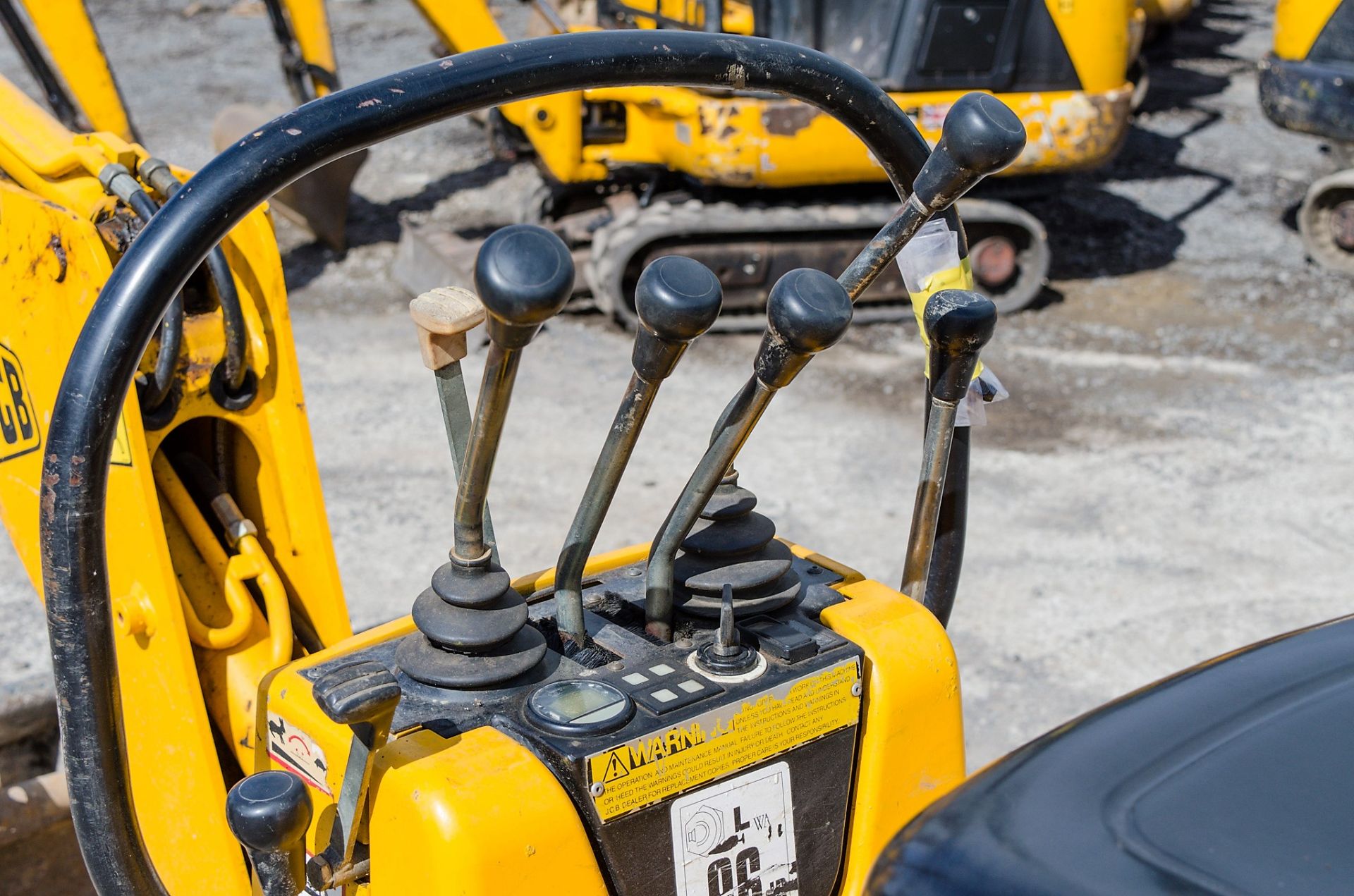 JCB 8008 0.8 tonne rubber tracked micro excavator Year: 2005 S/N: 1148435 Recorded Hours: 3261 - Image 16 of 19