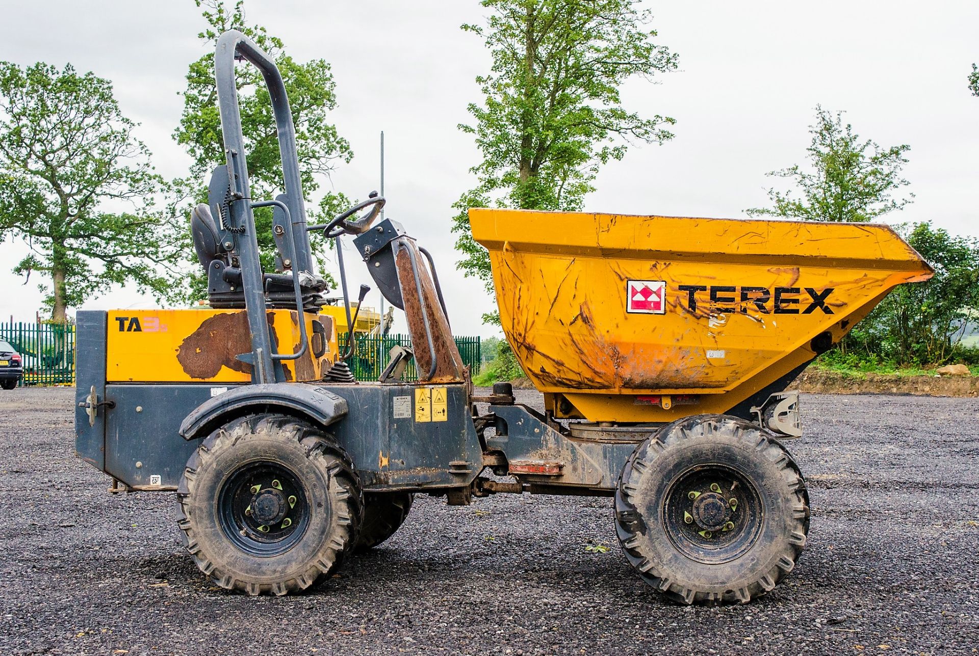 Terex TA3s 3 tonne swivel skip dumper Reg No: Q517 YDY   c/w V5 Road Reg Certificate Year: 2014 S/N: - Image 7 of 19