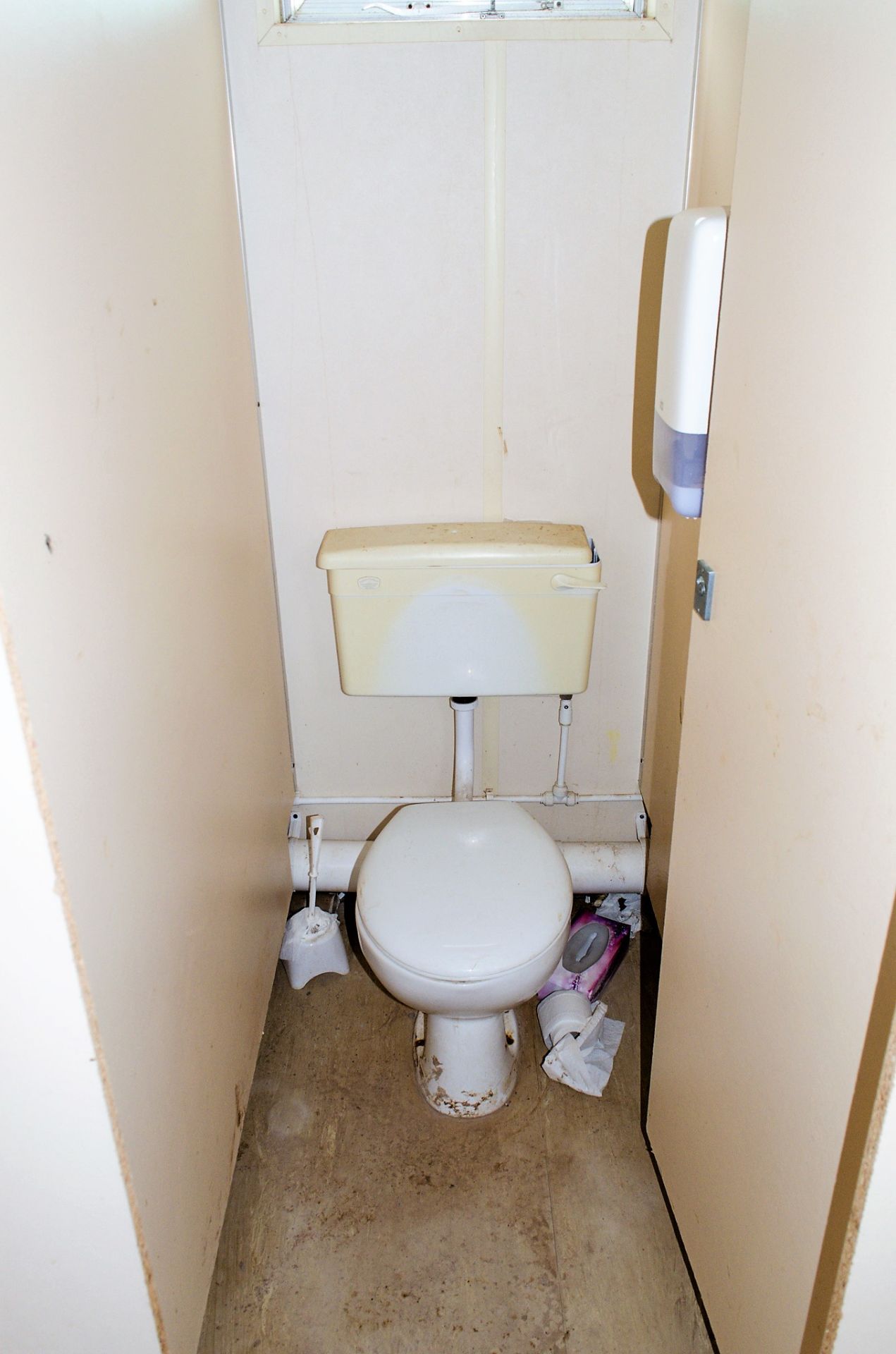 21 ft x 9 ft steel anti vandal toilet/drying room site unit Comprising of 3 urinals, 3 cubicles, 3 - Image 9 of 12