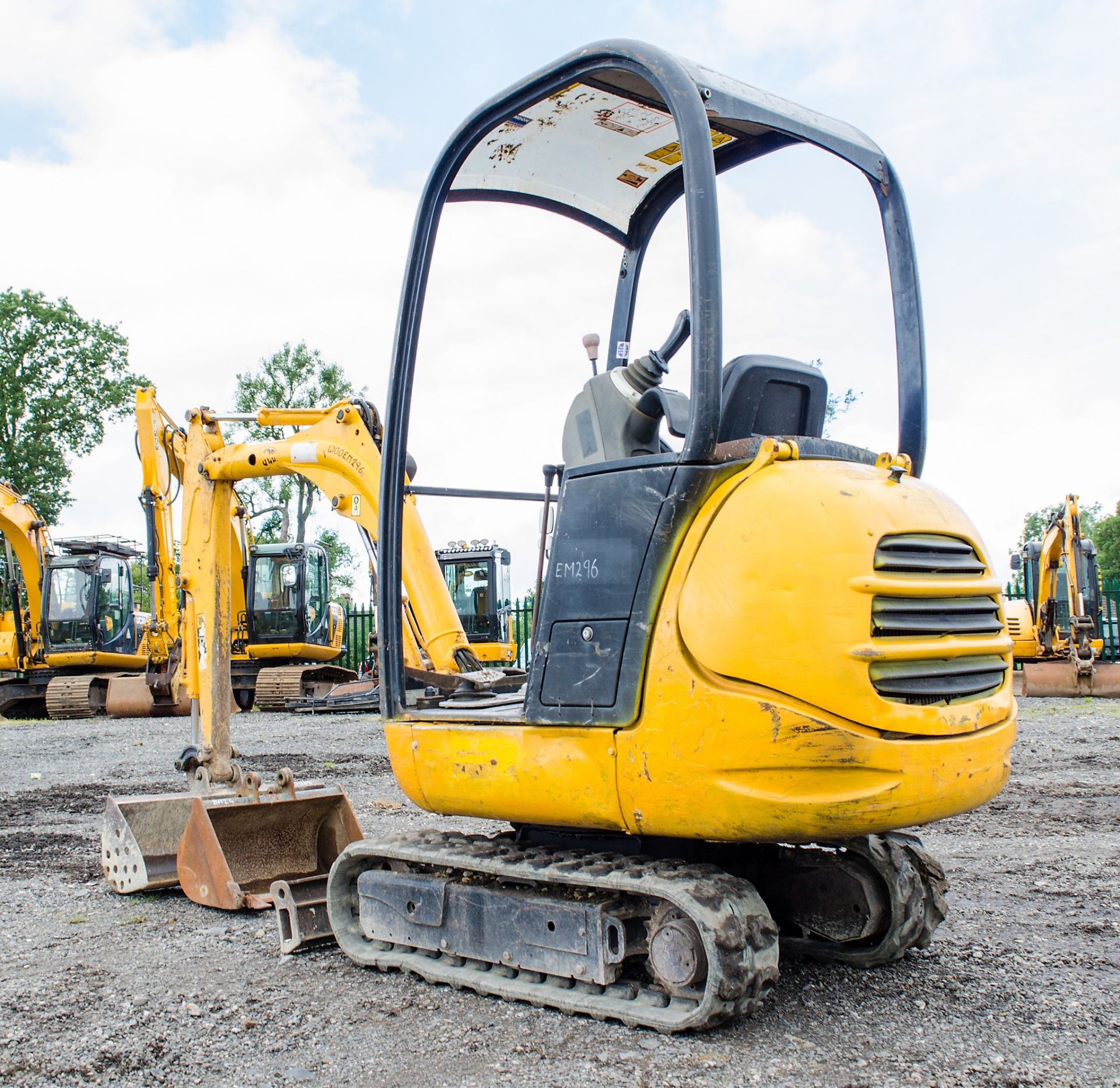 JCB 8014 CTS 1.5 tonne rubber tracked mini excavator Year: 2006 S/N: E1156801 Recorded Hours: 943 - Image 4 of 20