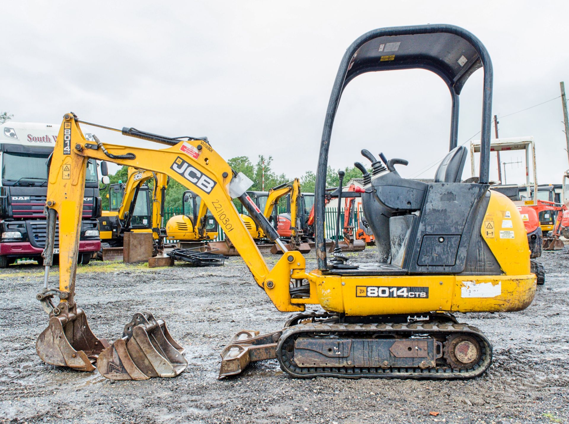 JCB 8014 CTS 1.5 tonne rubber tracked mini excavator Year: 2014 S/N: 2070507 Recorded Hours: 1678 - Image 7 of 19