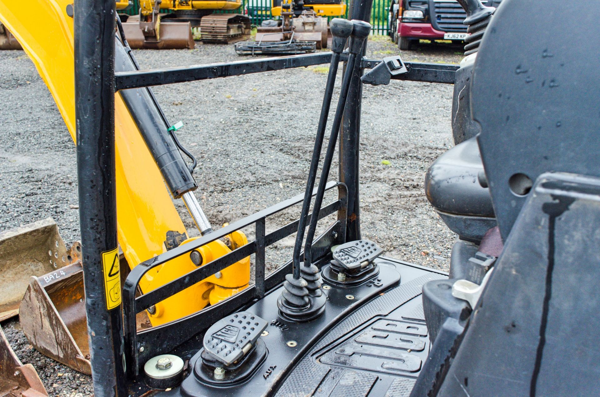JCB 8014 CTS 1.5 tonne rubber tracked mini excavator Year: 2014 S/N: 2070494 Recorded Hours: 1025 - Image 18 of 20