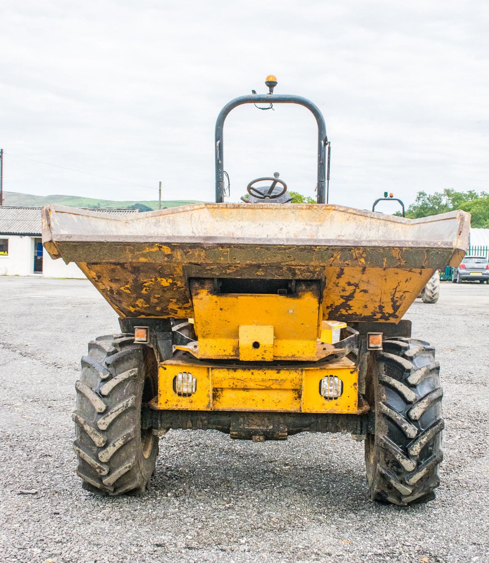 Thwaites 6 tonne swivel skip dumper  Reg No: MX64 OJD   c/w V5 Road Reg Certificate Year: 2013  S/N: - Image 5 of 18