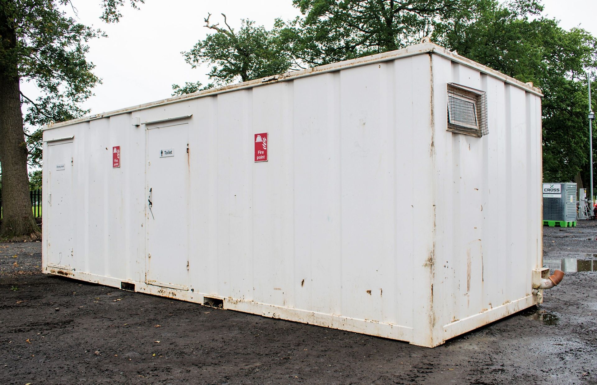 21 ft x 9 ft steel anti vandal toilet/drying room site unit Comprising of 3 urinals, 3 cubicles, 3 - Image 2 of 12