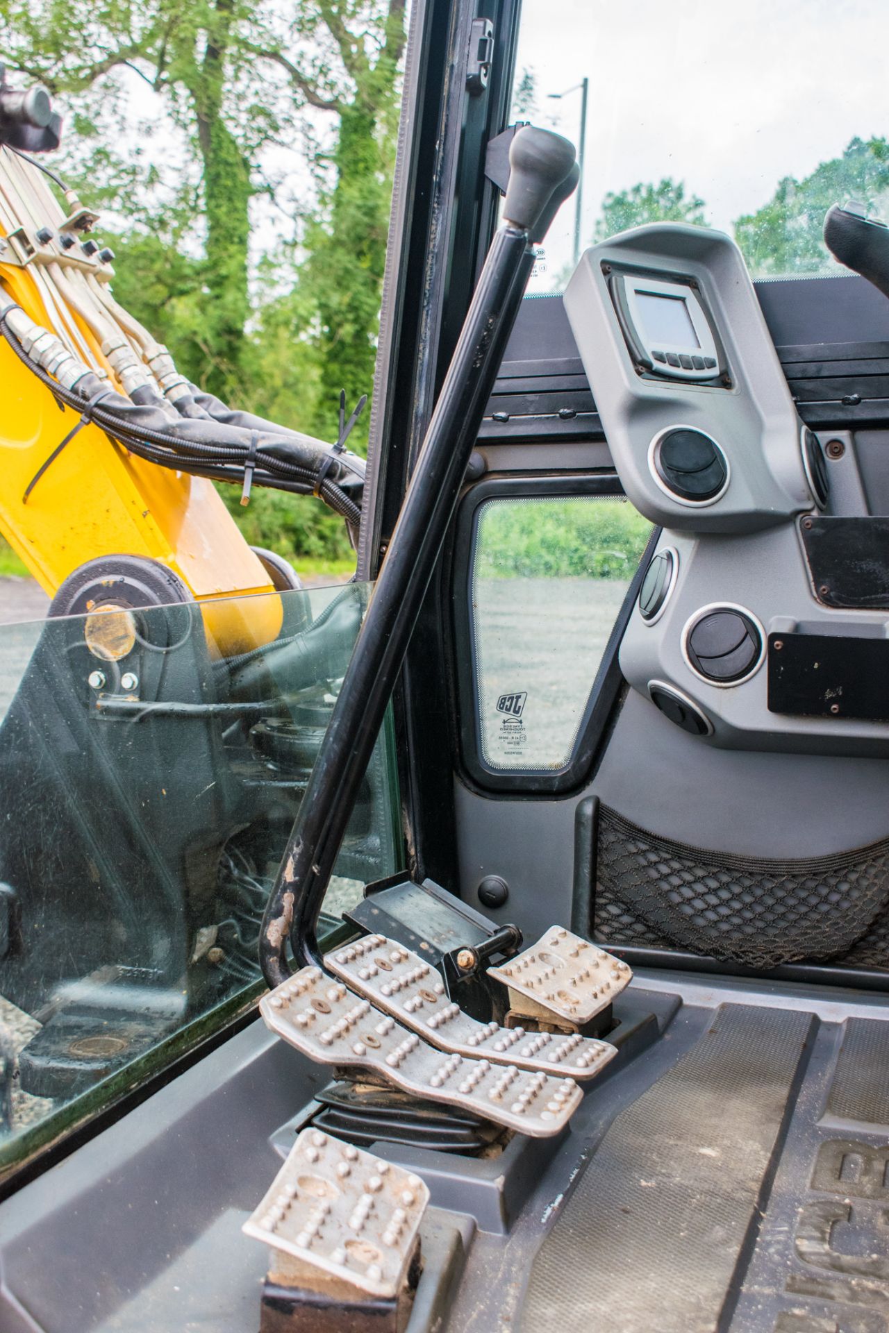 JCB 86 C-1 8 tonne rubber tracked excavator Year: 2017 S/N: 42716 Recorded Hours: 2530 piped, blade, - Image 18 of 19