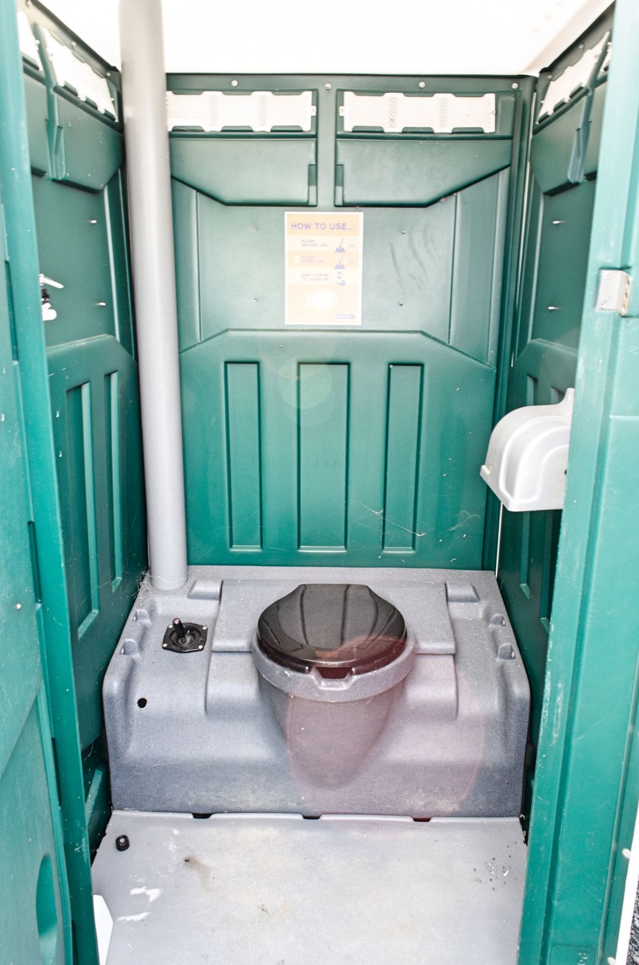 Plastic portable toilet unit - Image 2 of 2