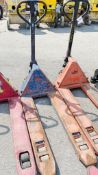 Hand hydraulic pallet truck