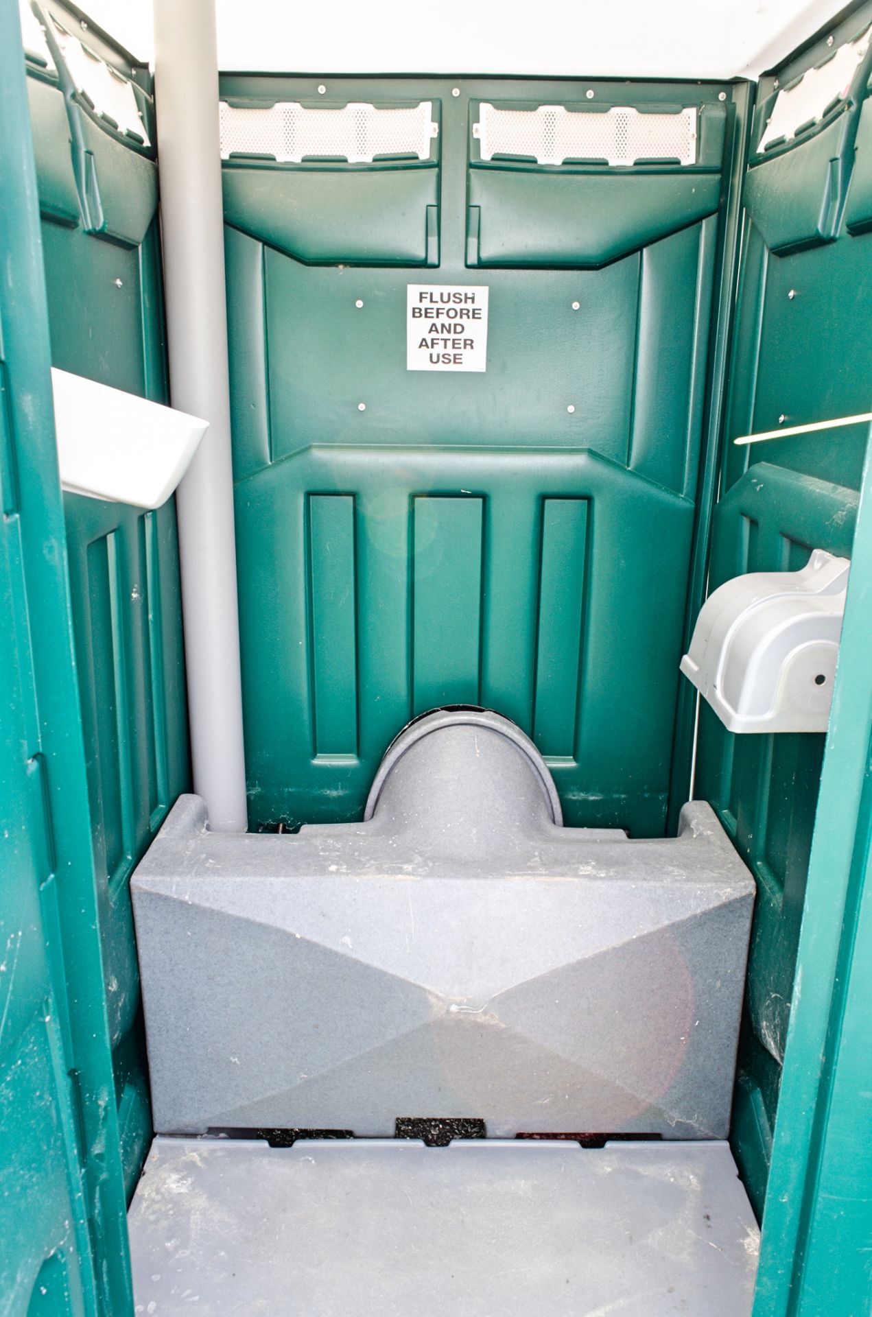 Plastic portable toilet unit - Image 2 of 2