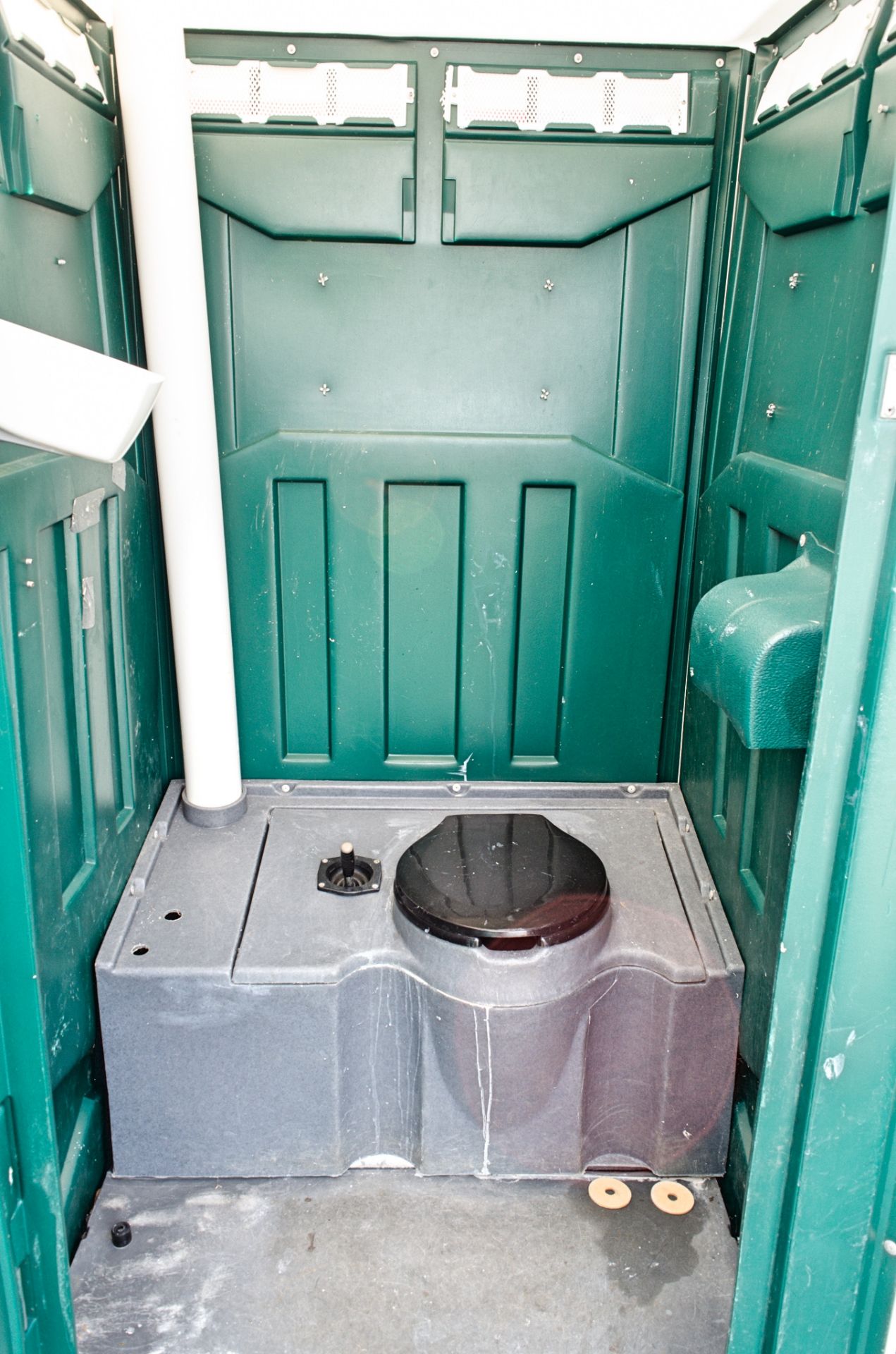 Plastic portable toilet unit - Image 2 of 2